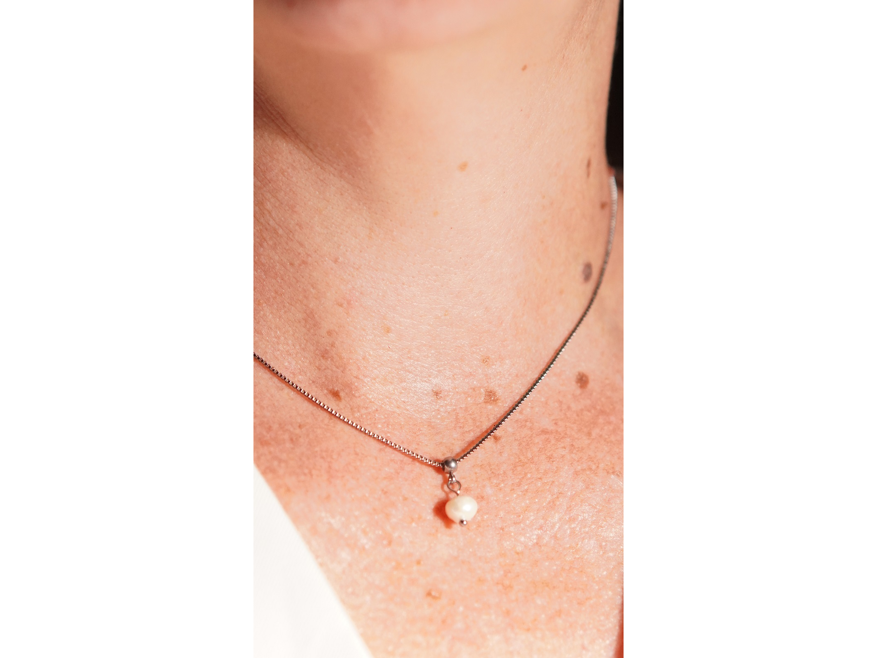 Collar ajustable Nerea perla de rio plateada Riviere 10