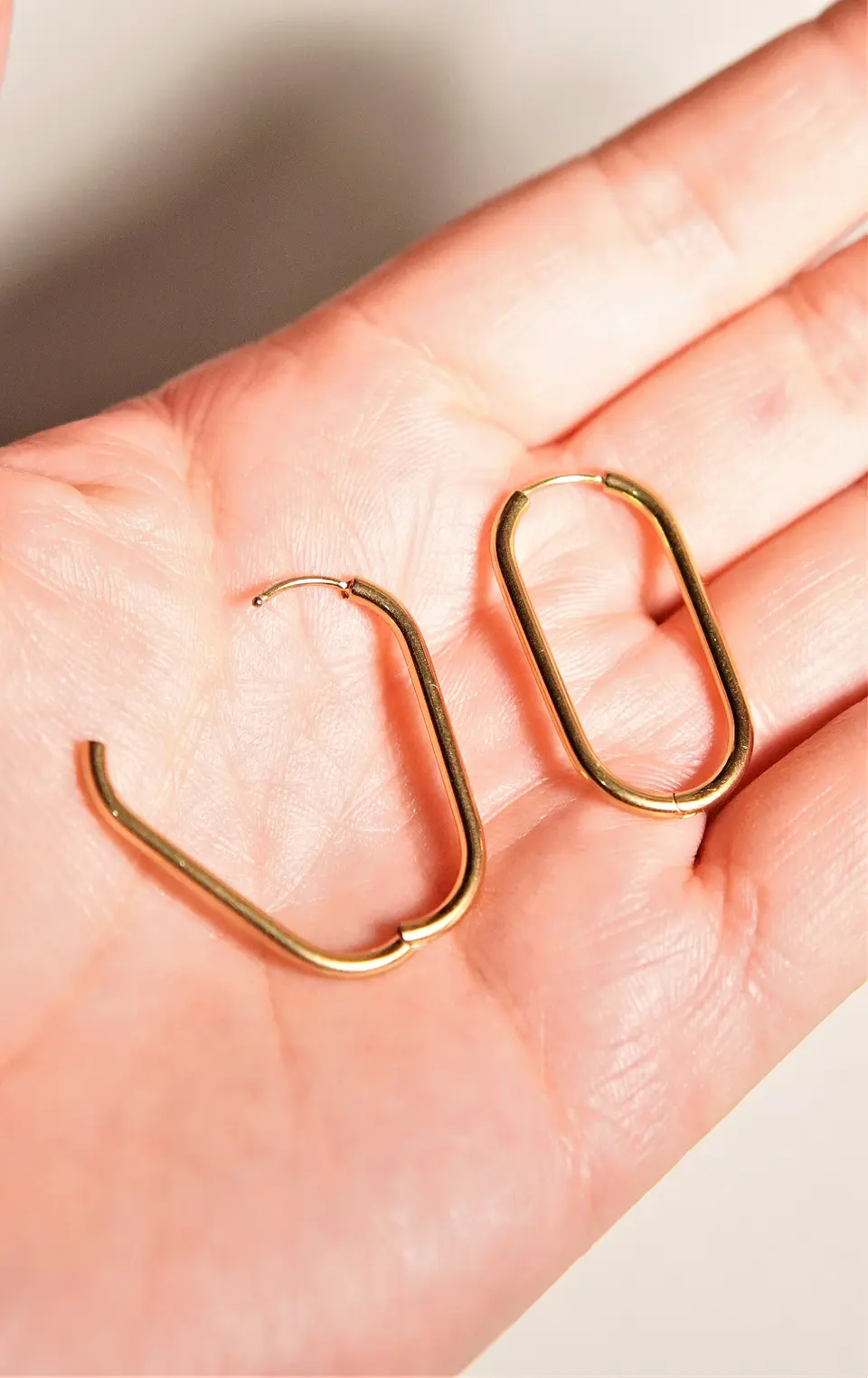 Argollas Aura Ovaladas Doradas Titanio ASTM F136 PVD Oro 18K 20G 10