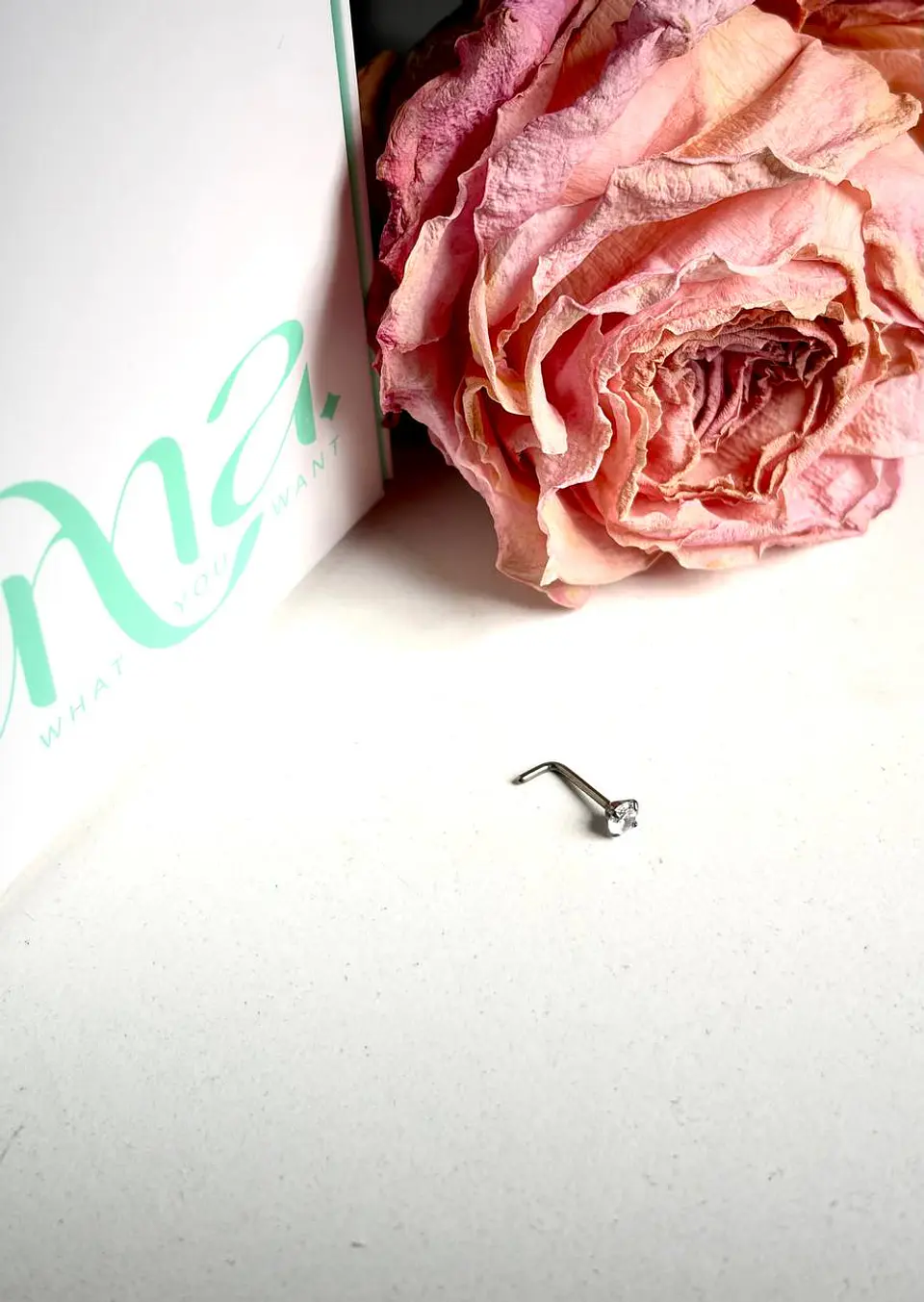 Piercing nostril 20G tipo L 3mm titanio ASTM F136 cesta 6