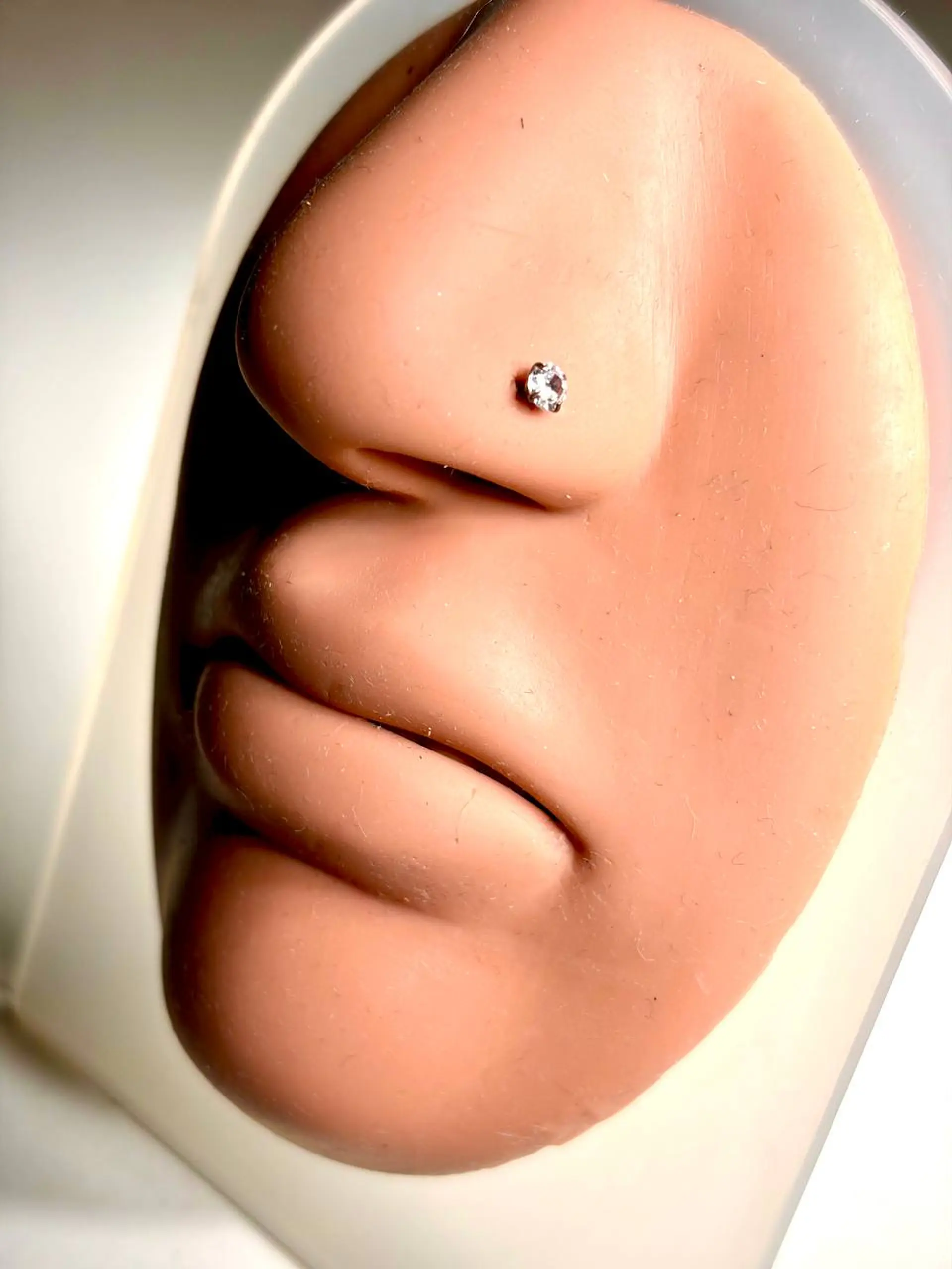 Piercing nostril 20G tipo L 3mm titanio ASTM F136 cesta 2