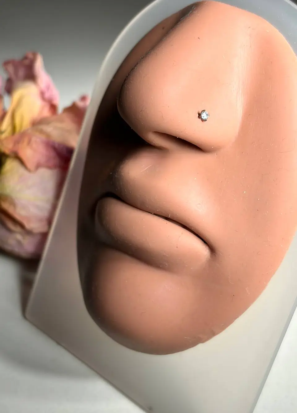 Pack 2 Piercings tipo L 2mm doble nostril simétrico titanio ASTM F136 6