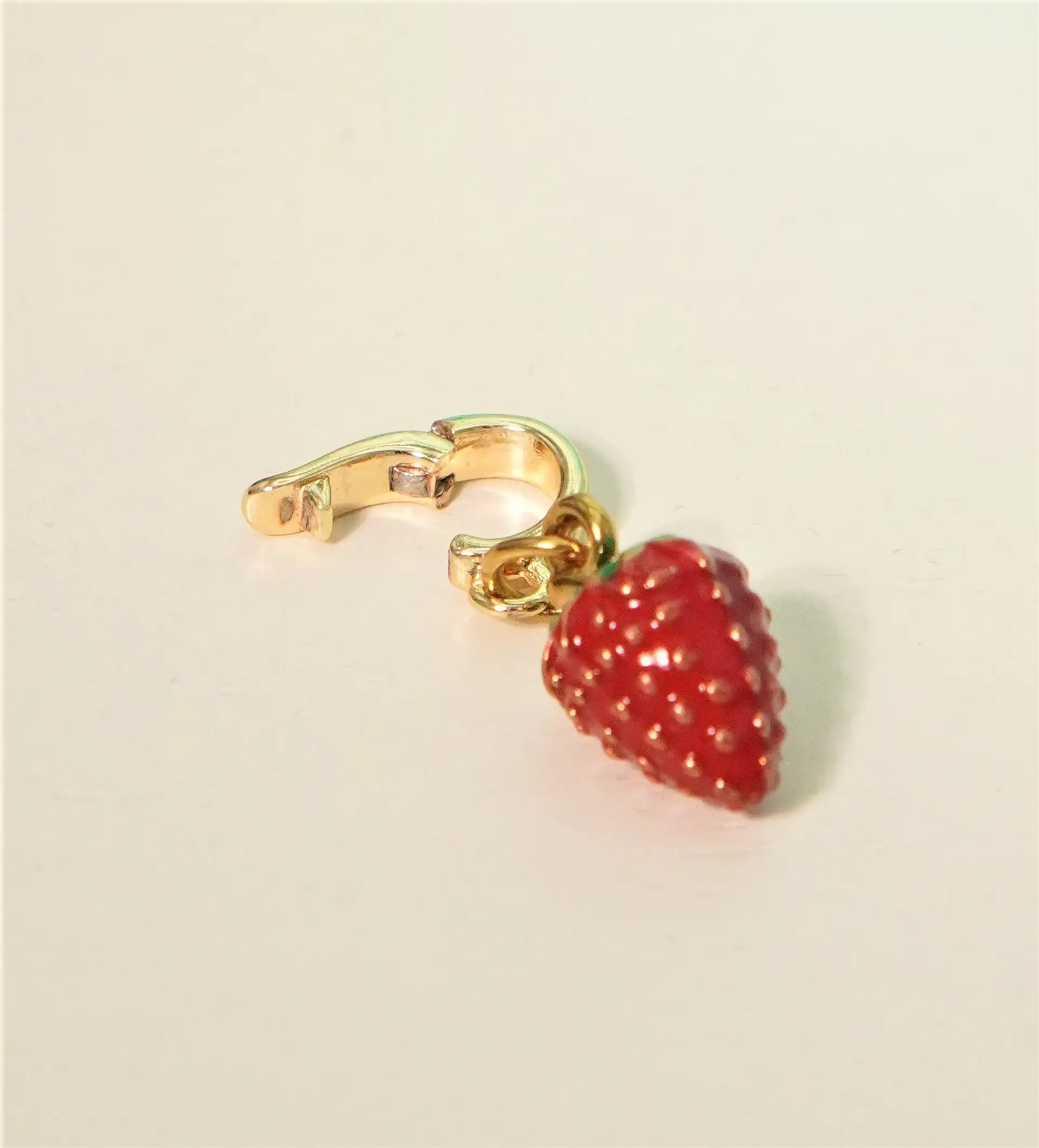 Charm removible Frutilla Roja Colección Frutería 4