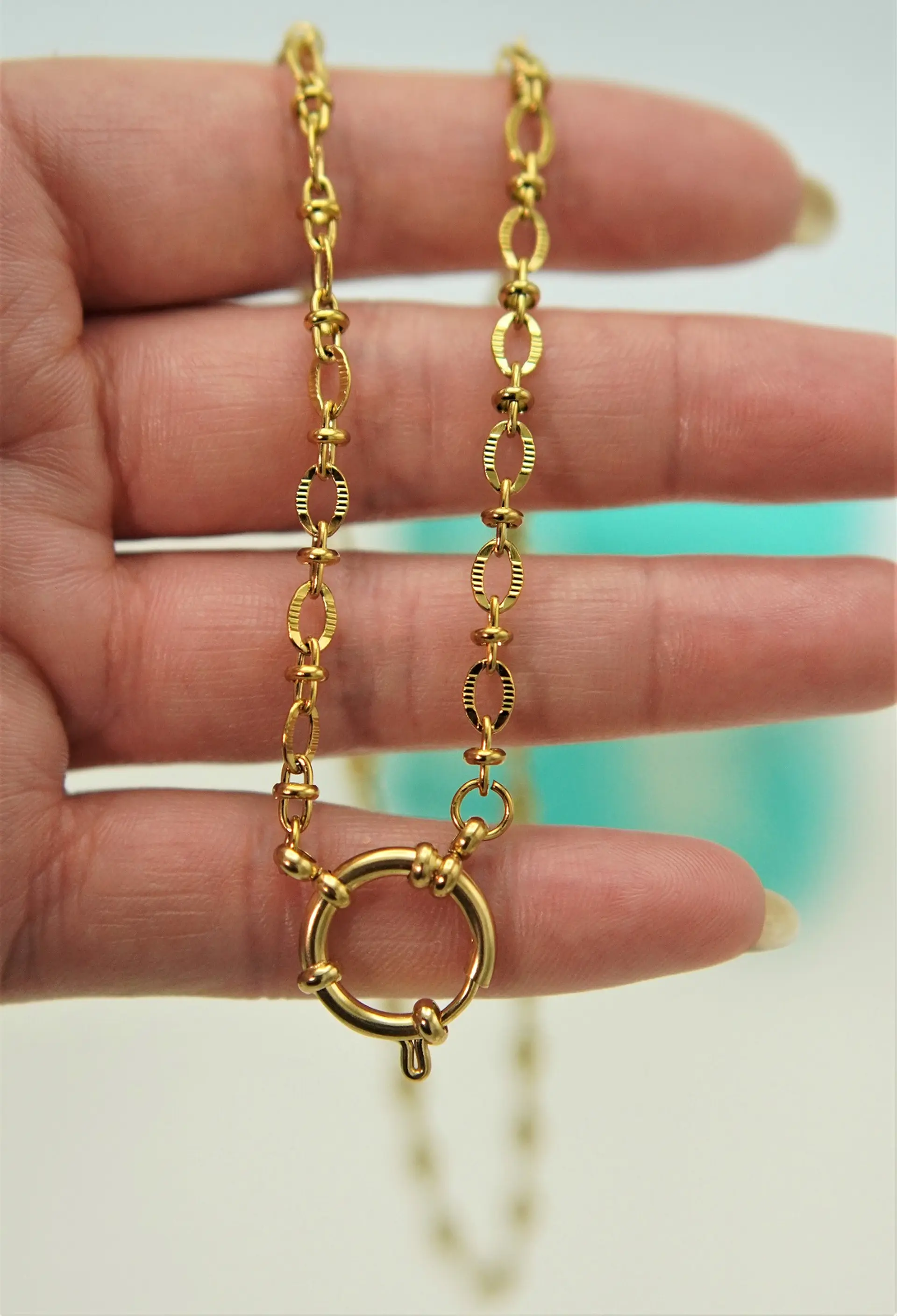 Collar Aleli con Cierre Tipo Timón Chapado en Oro | Colección Frutería 5