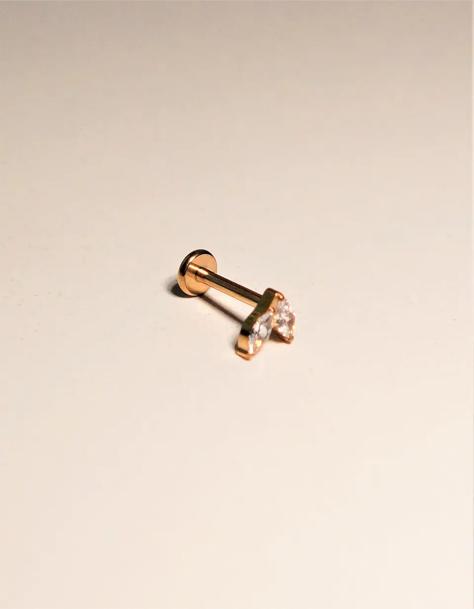 Piercing Labret Alba 16g barra 10mm Titanio PVD con Oro 18k 8