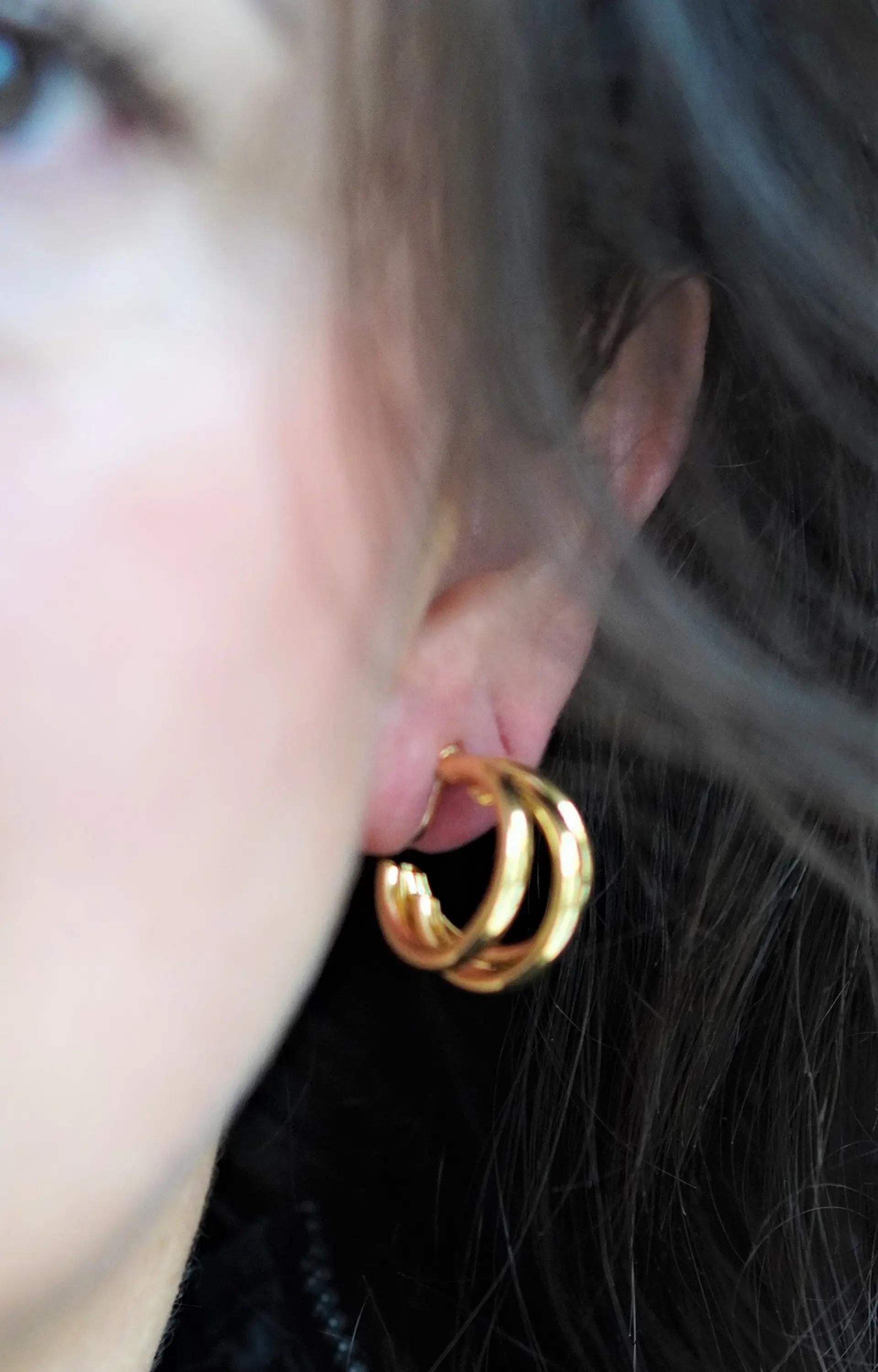 Argollas Sabrina sin perforacion triple aro bañadas en oro 14k 7