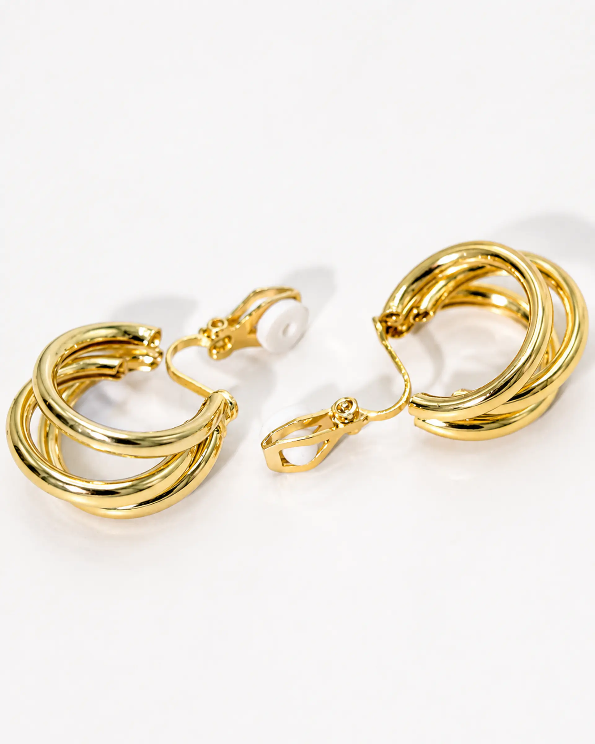 Argollas Sabrina sin perforacion triple aro bañadas en oro 14k 11