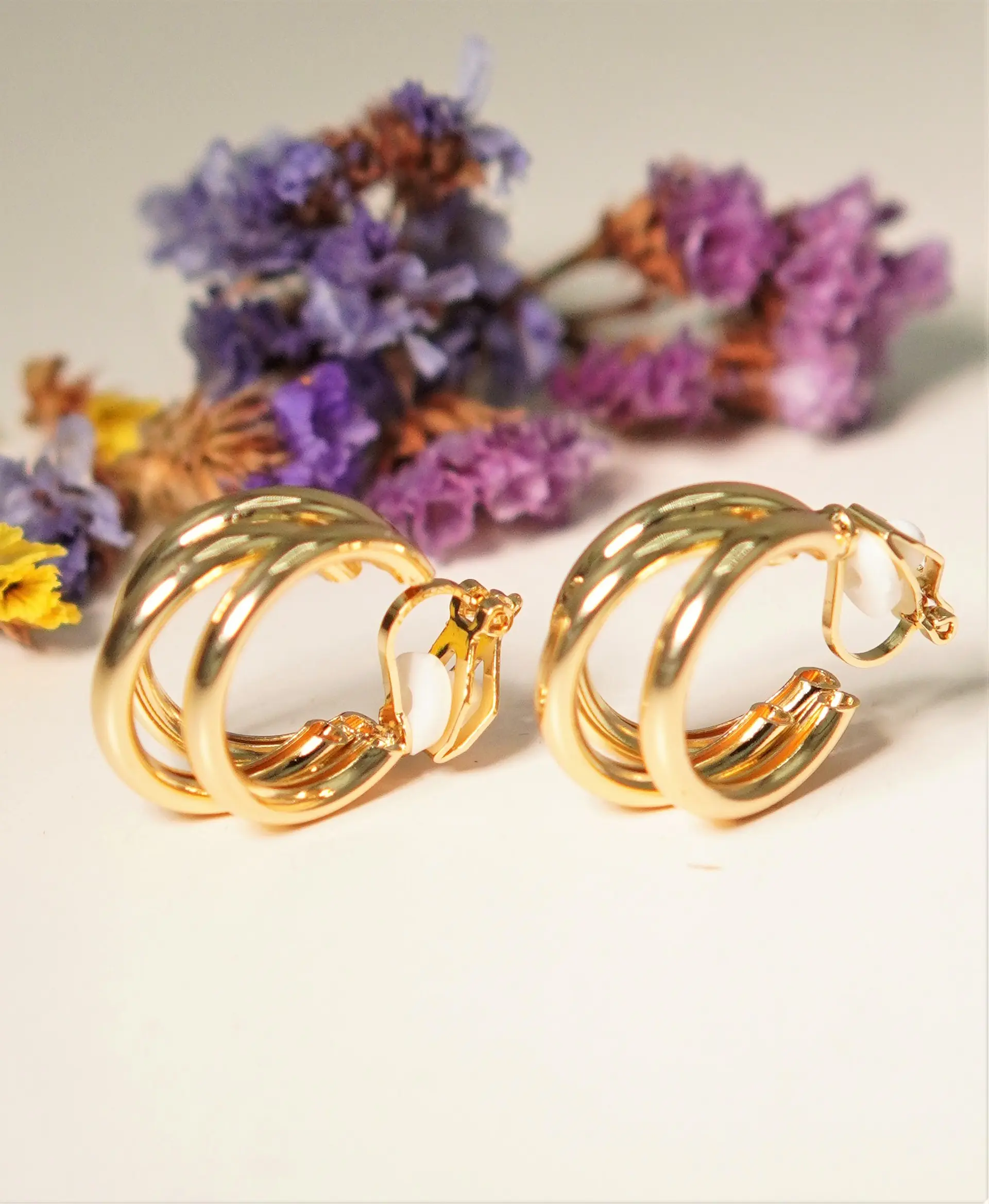 Argollas Sabrina sin perforacion triple aro bañadas en oro 14k 13