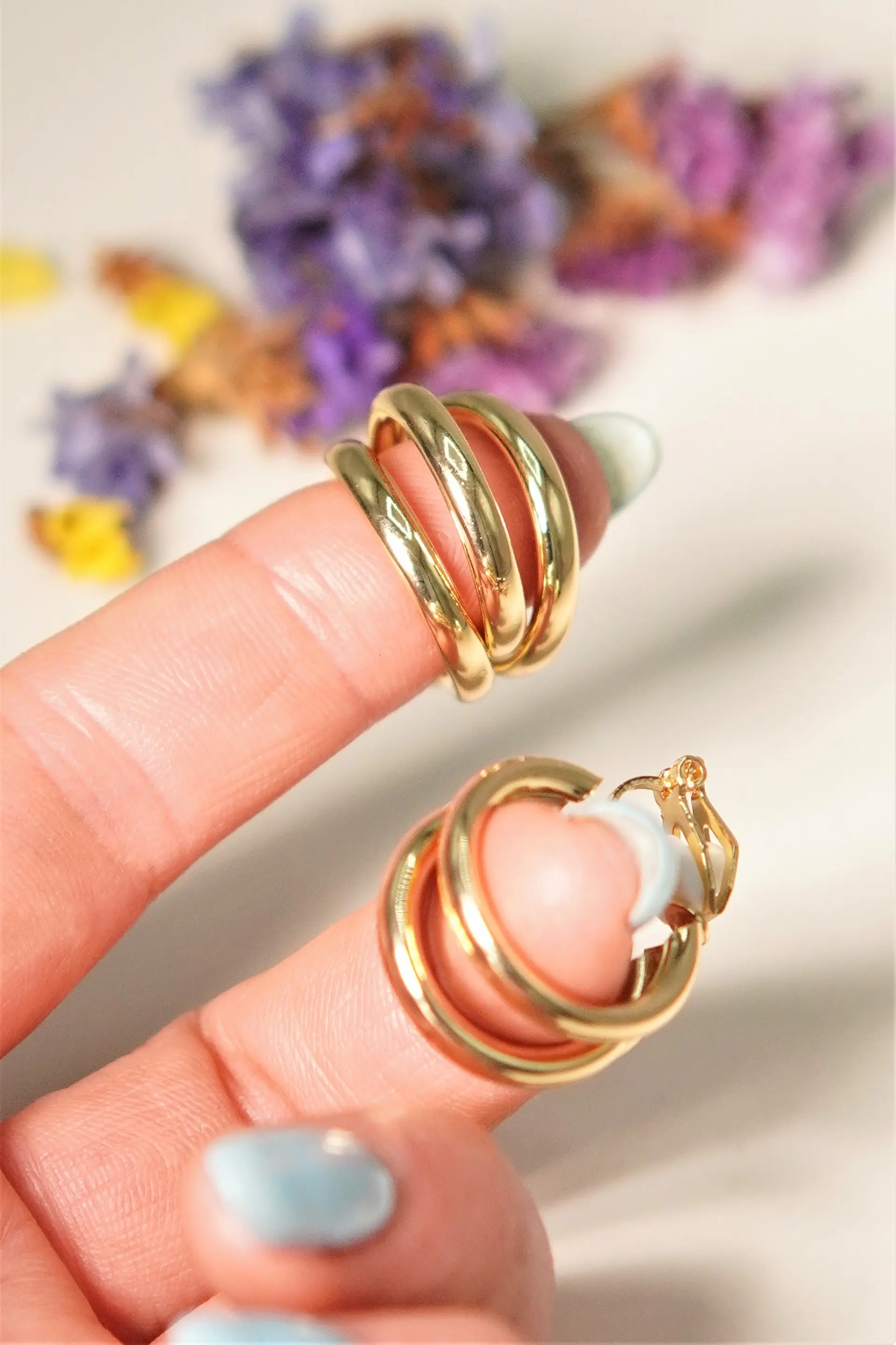 Argollas Sabrina sin perforacion triple aro bañadas en oro 14k 8