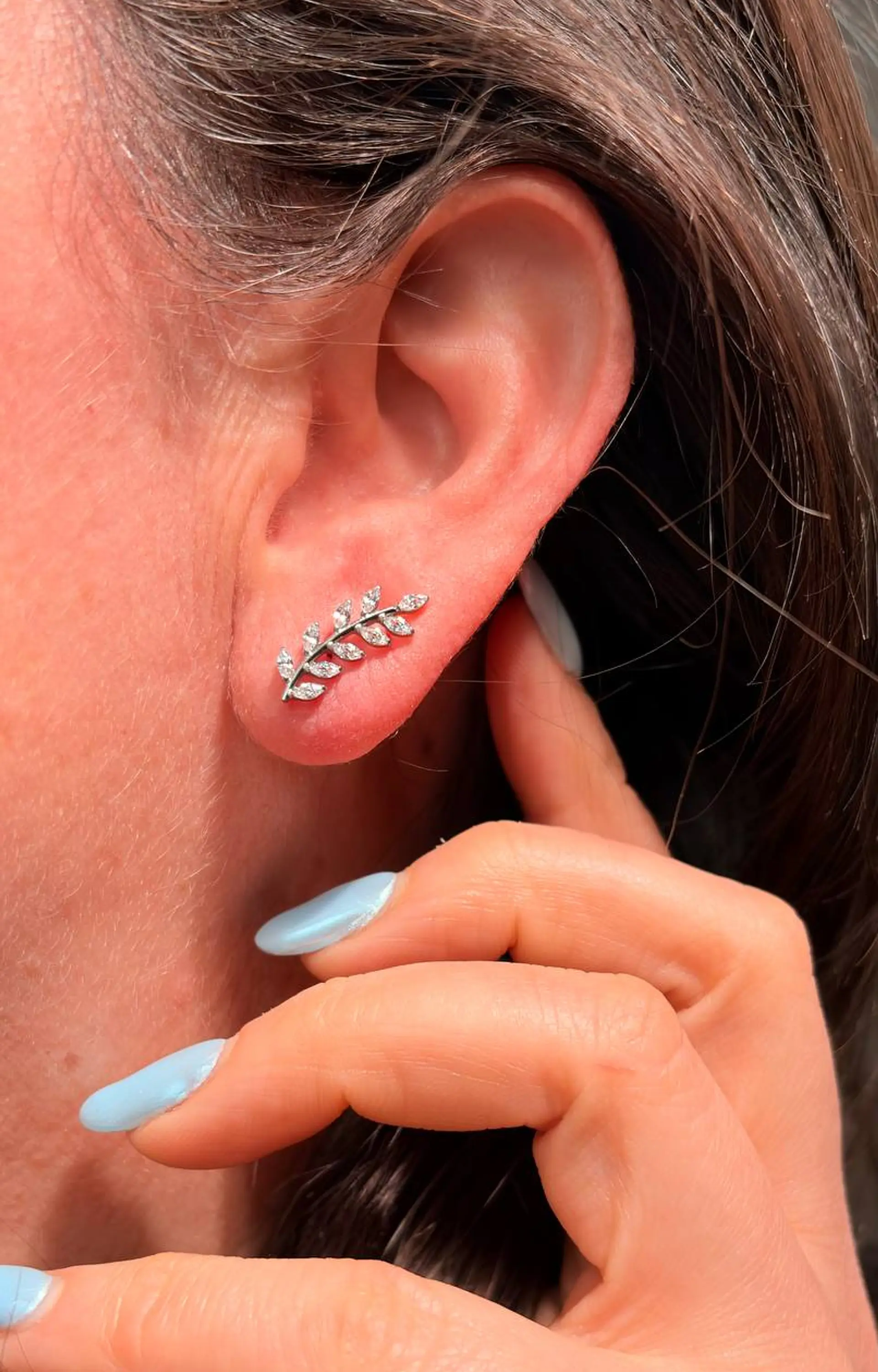 Piercing Helena labret 8mm 16G zirconias Titanio plateado 2