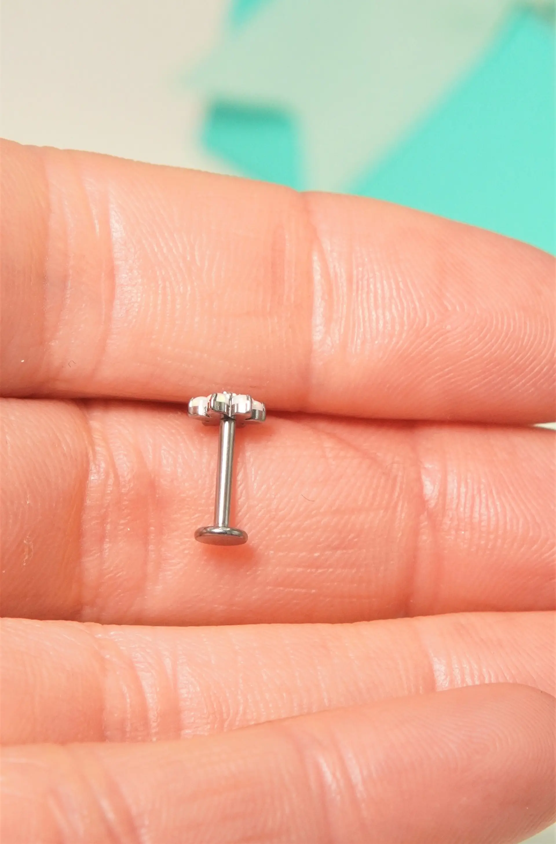 Piercing labret Cloe opalo zirconia 8mm titanio F136 10