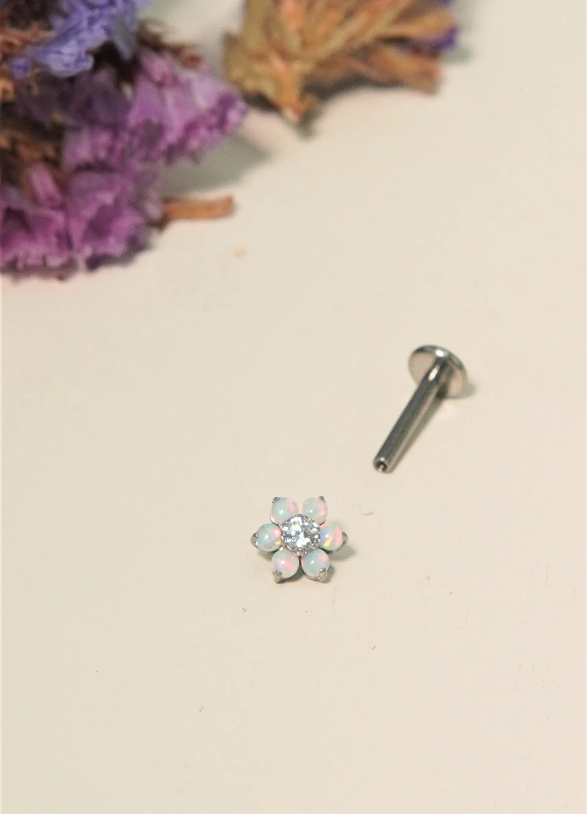 Piercing labret Cloe opalo zirconia 8mm titanio F136 7