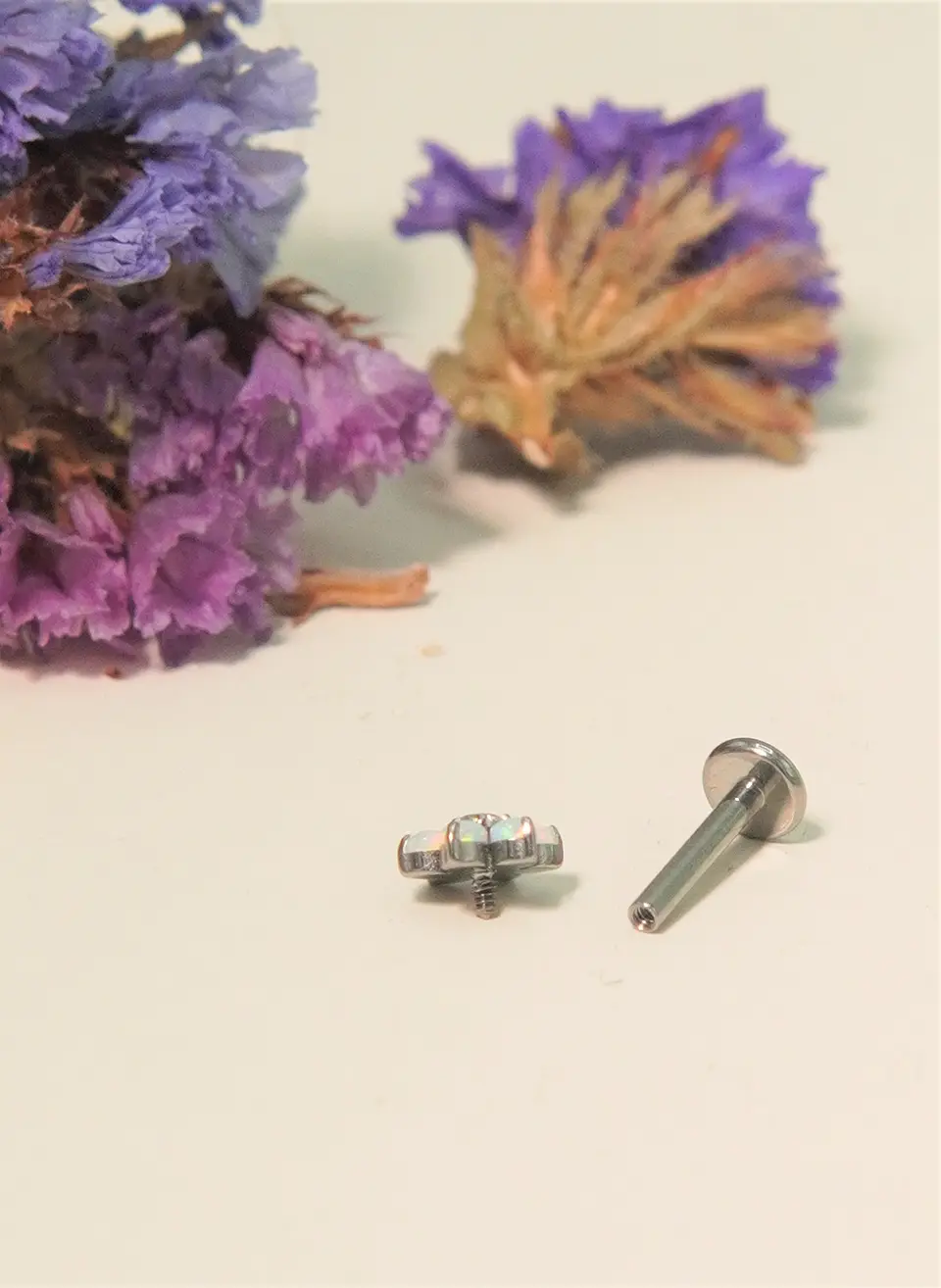 Piercing labret Cloe opalo zirconia 8mm titanio F136 11