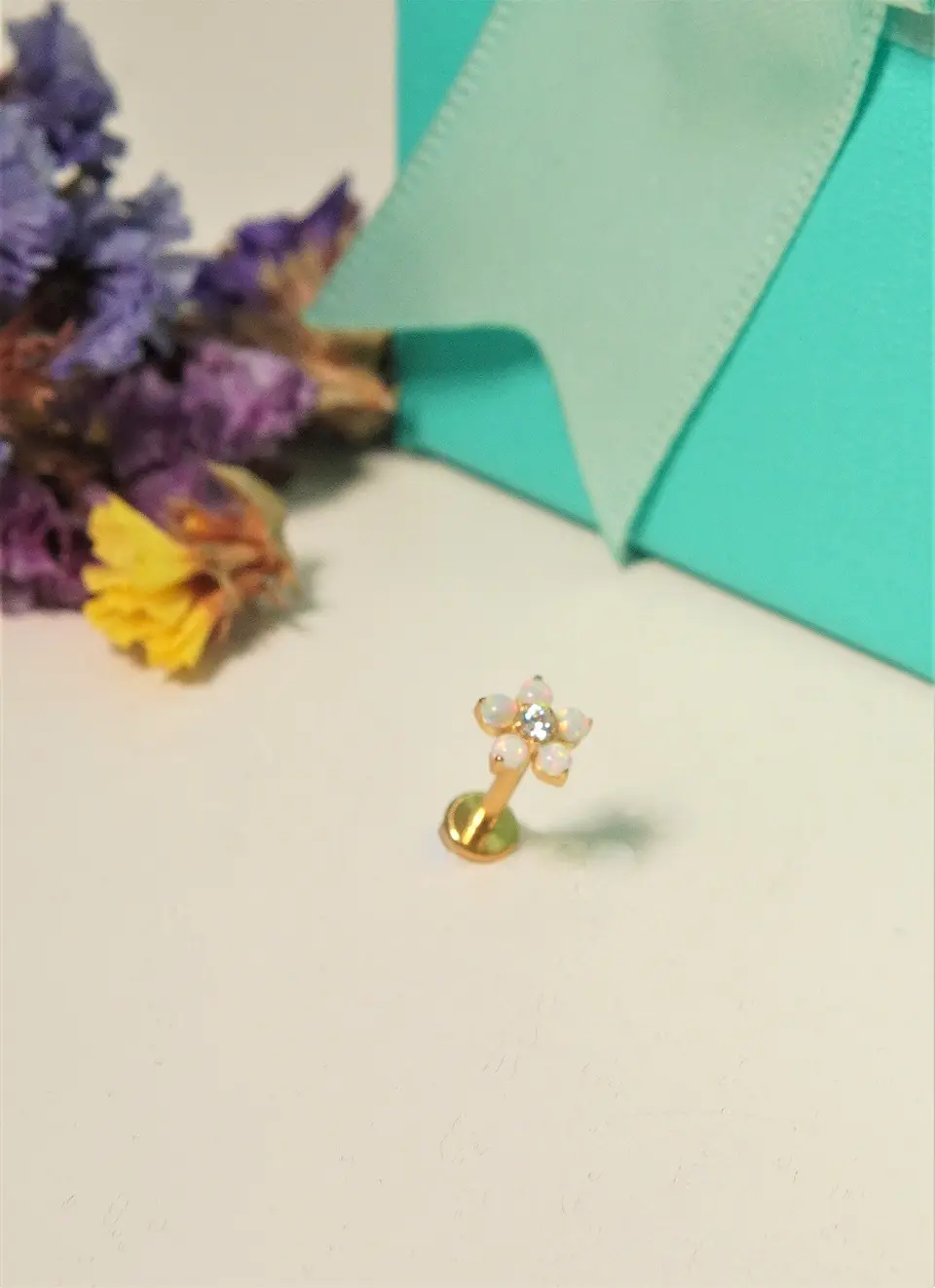  Piercing labret Cloe opalo zirconia 8mm titanio F136 PVD oro 18k 11