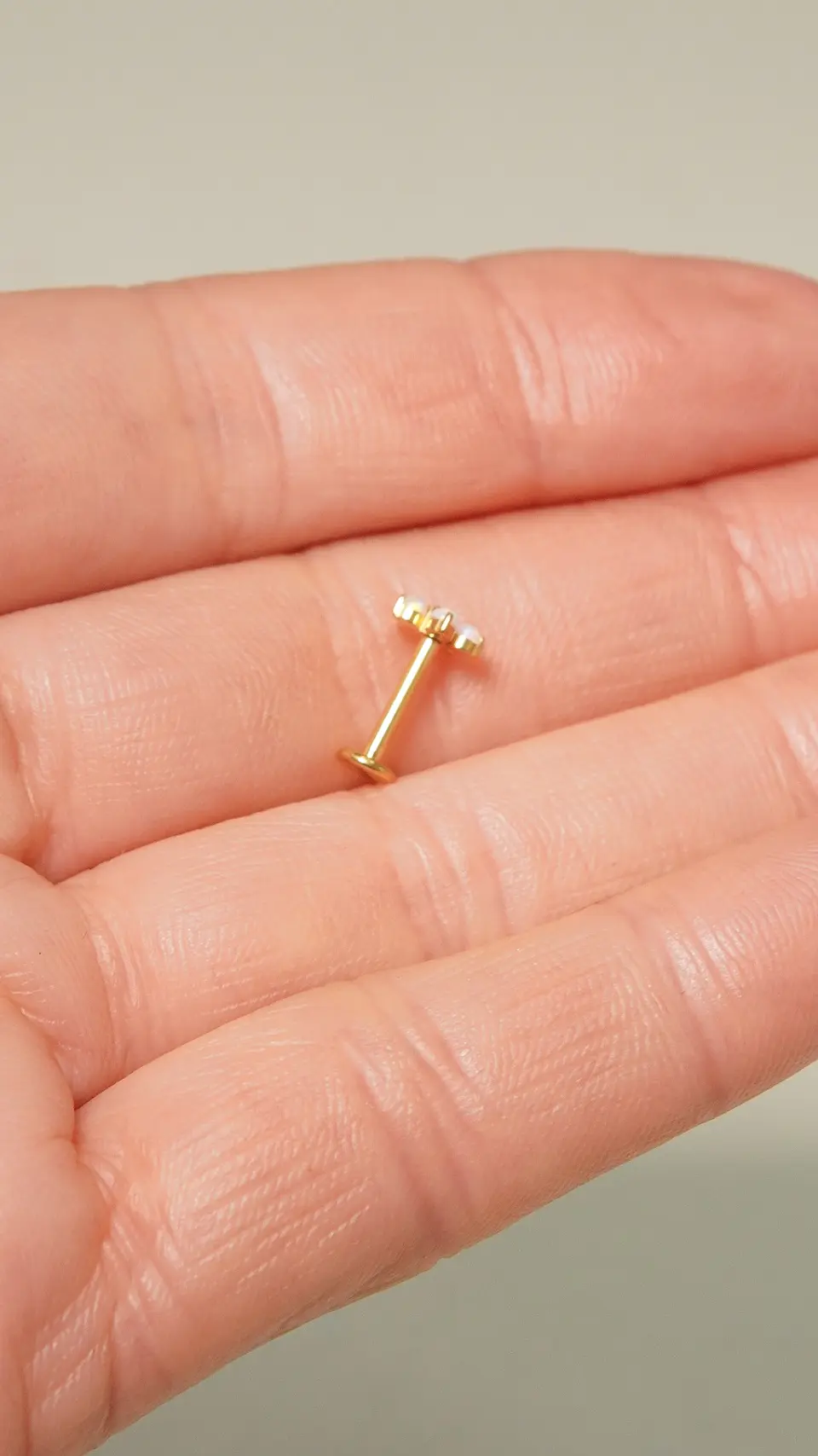  Piercing labret Cloe opalo zirconia 8mm titanio F136 PVD oro 18k 7