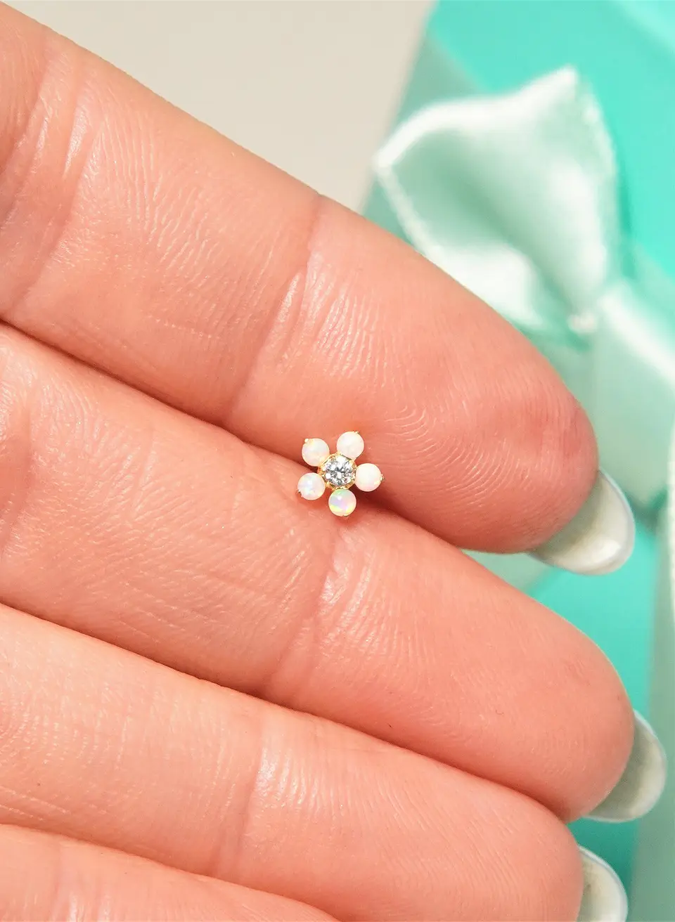  Piercing labret Cloe opalo zirconia 8mm titanio F136 PVD oro 18k 6
