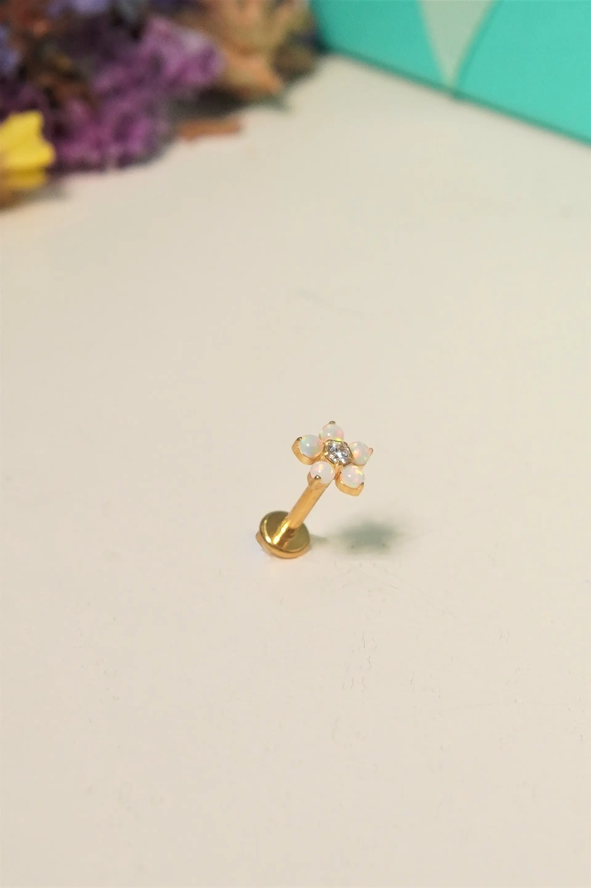  Piercing labret Cloe opalo zirconia 8mm titanio F136 PVD oro 18k 10