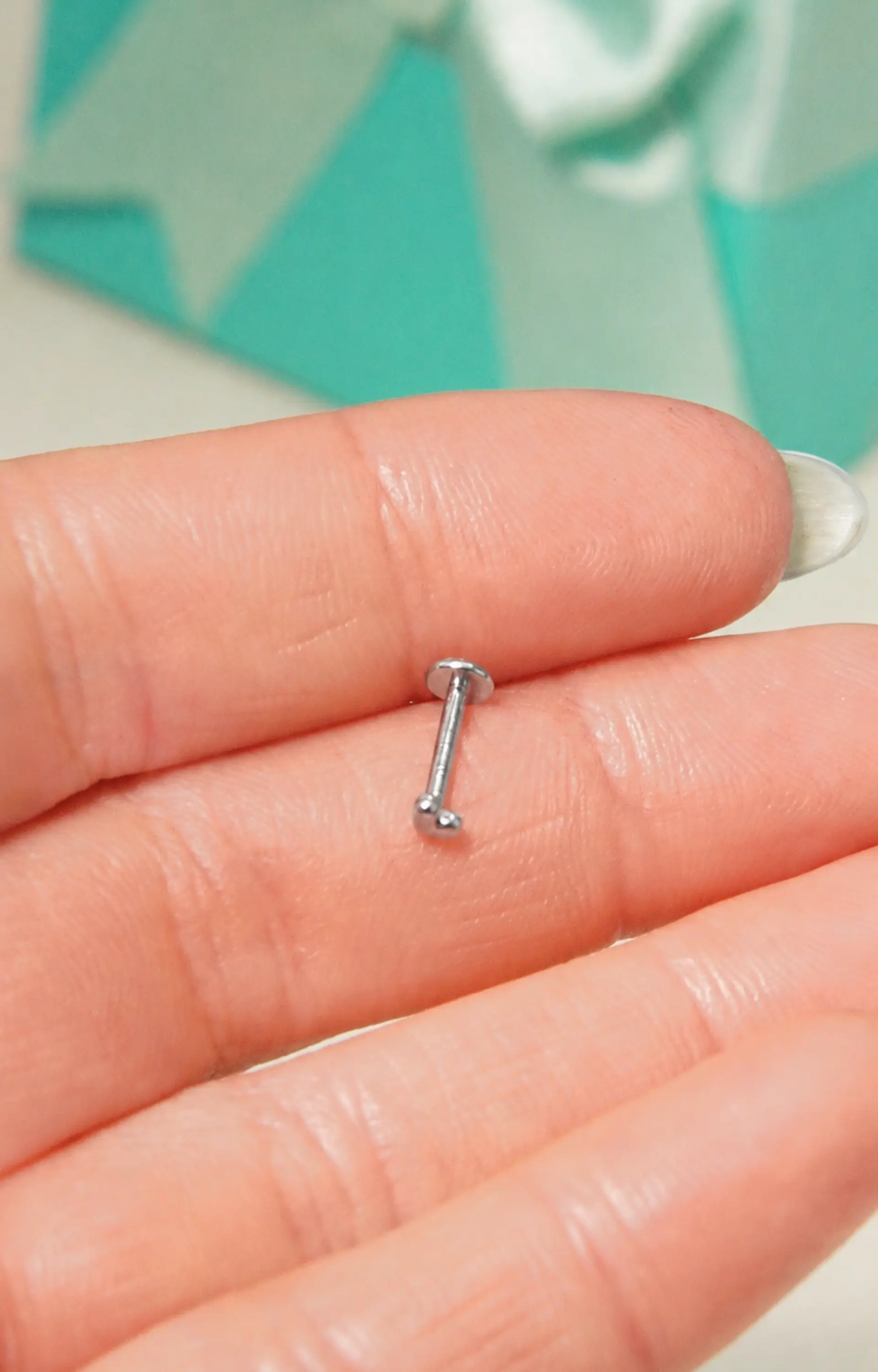 Piercing labret Zoe titanio F136 8mm 16G plateado 10