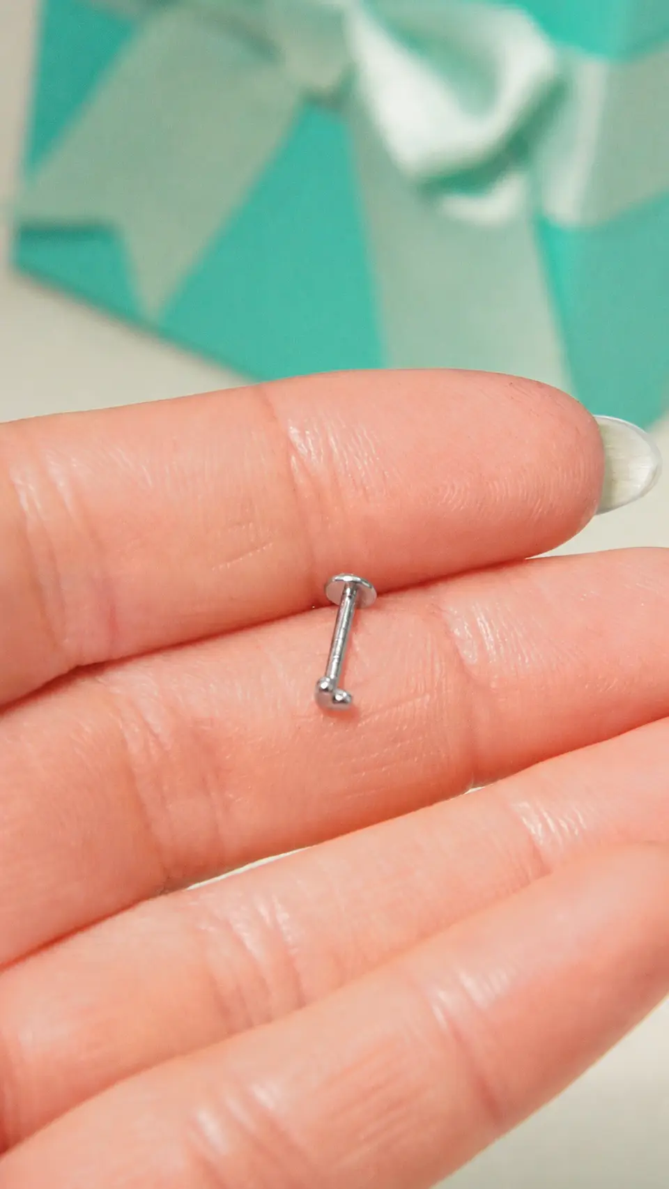 Piercing labret Zoe titanio F136 8mm 16G plateado 10