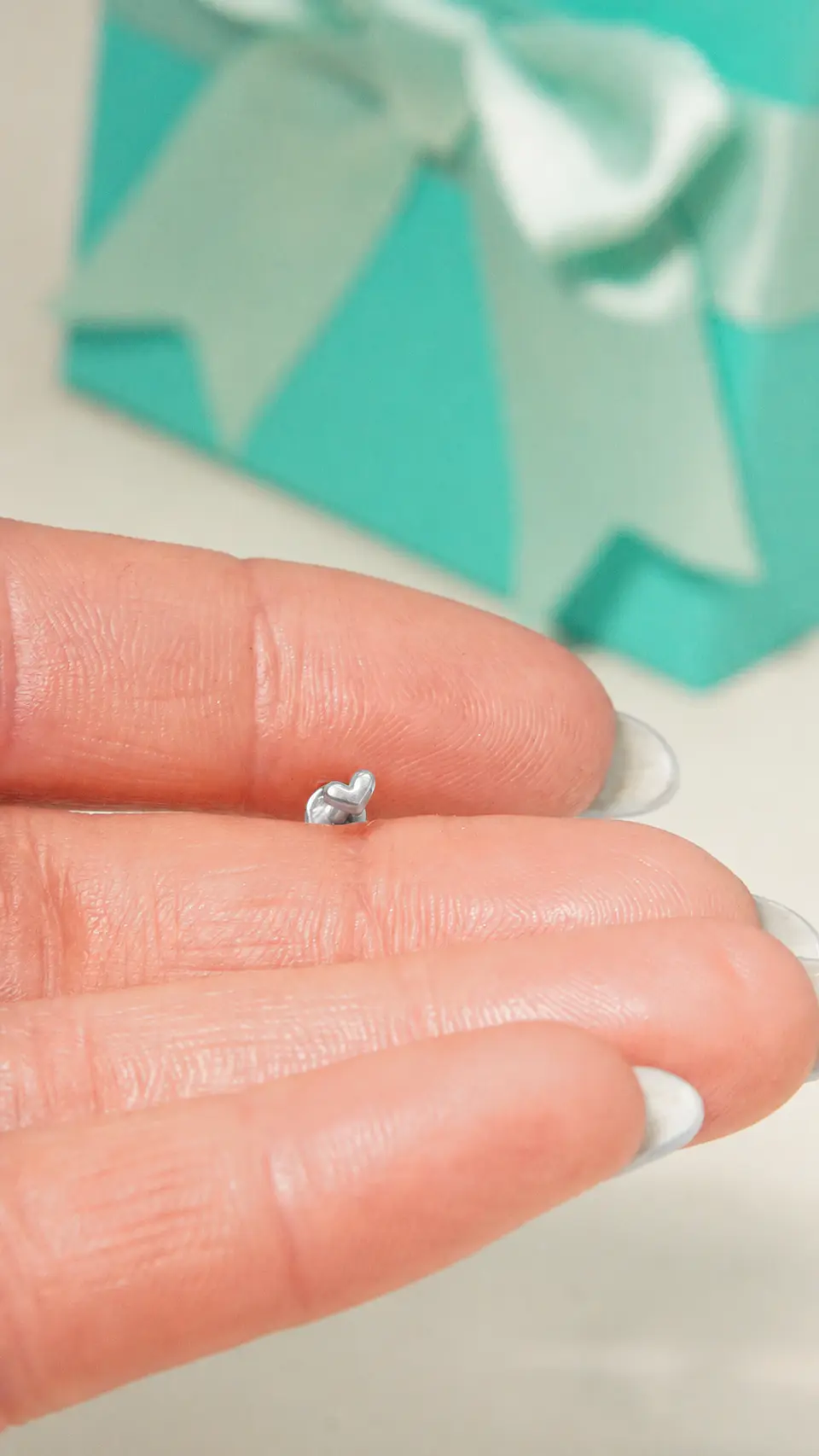 Piercing labret Zoe titanio F136 8mm 16G plateado 13