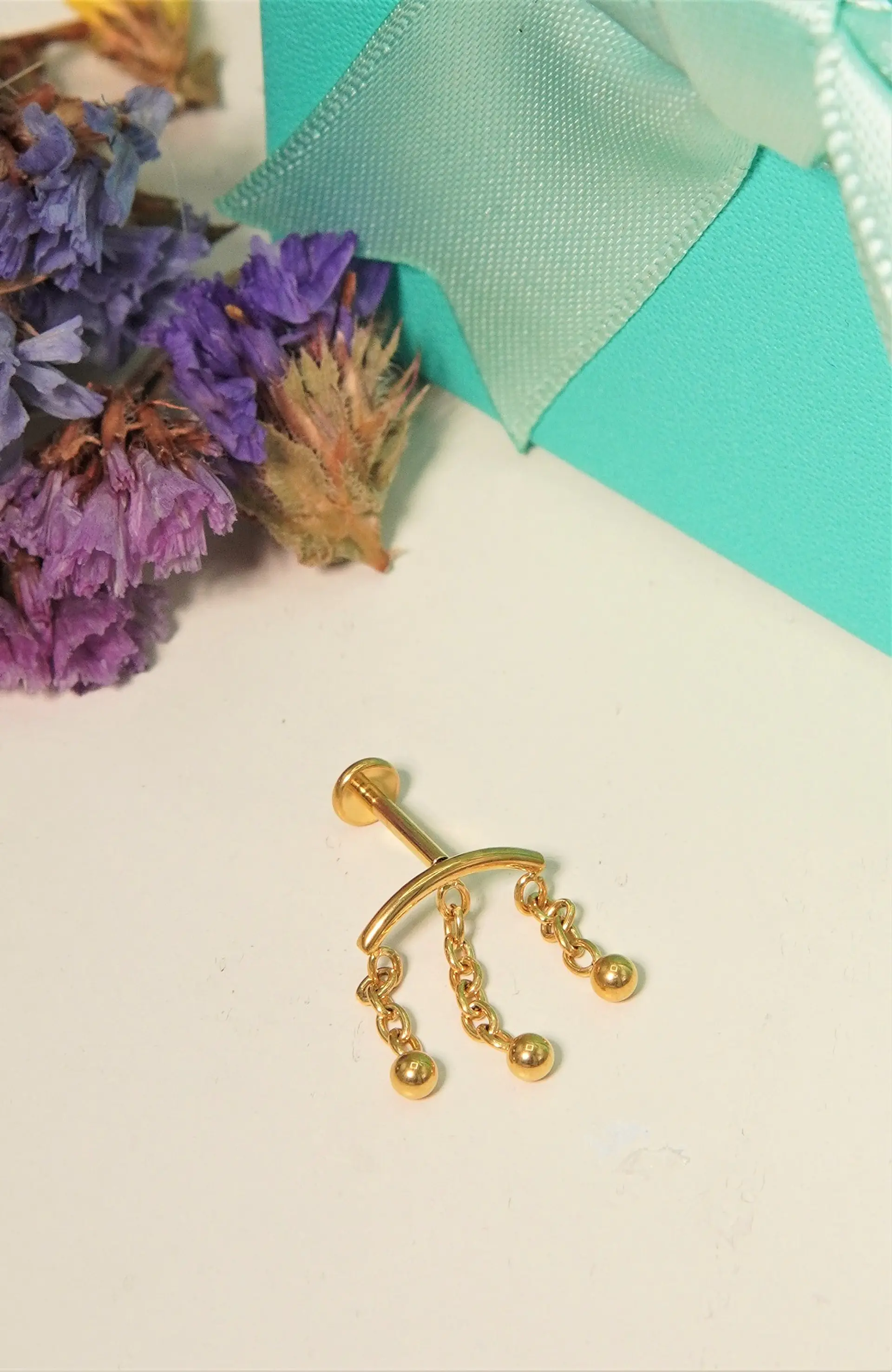 Piercing labret Maya 8mm 16G titanio PVD 18K 4
