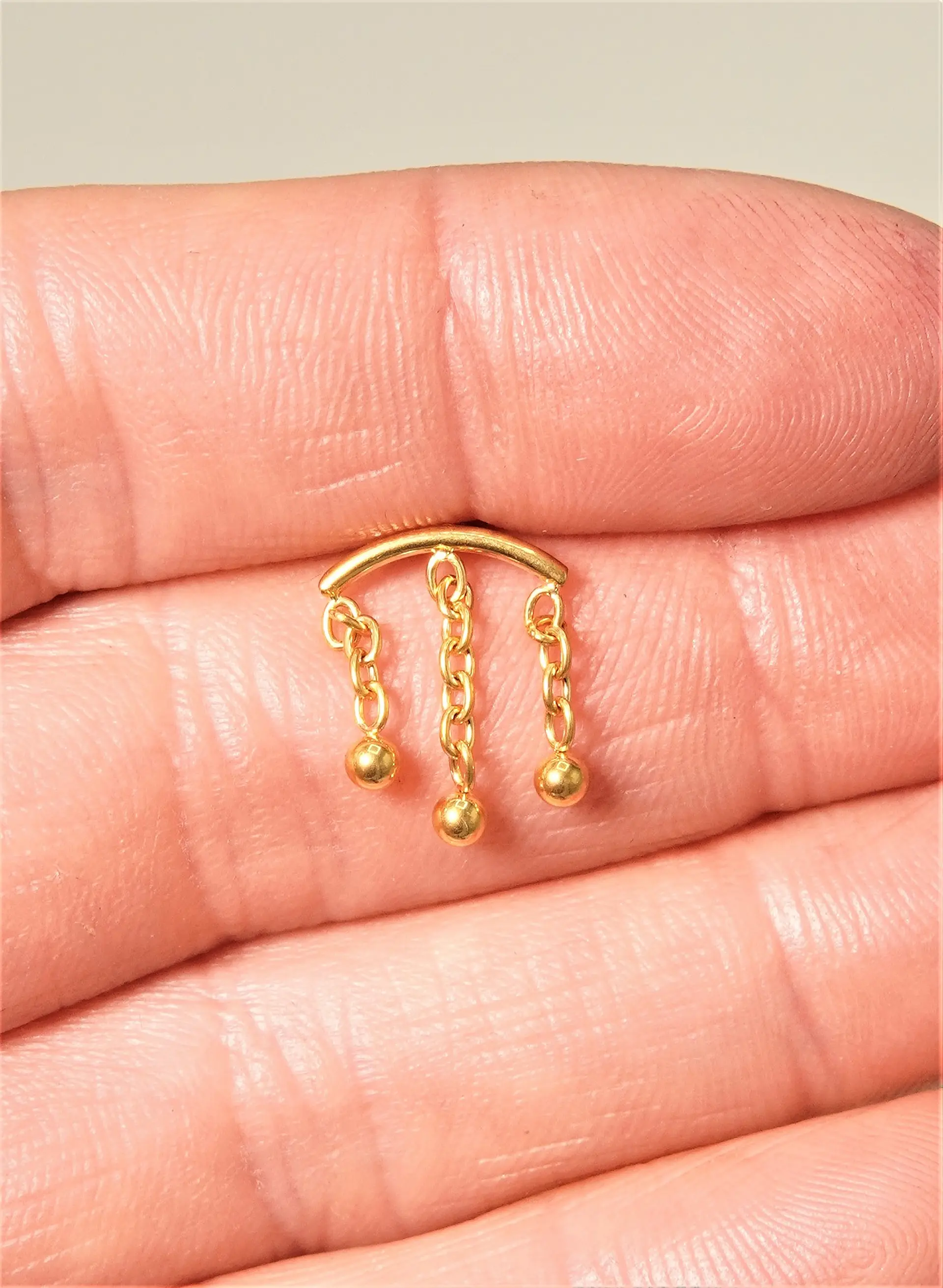 Piercing labret Maya 8mm 16G titanio PVD 18K 10