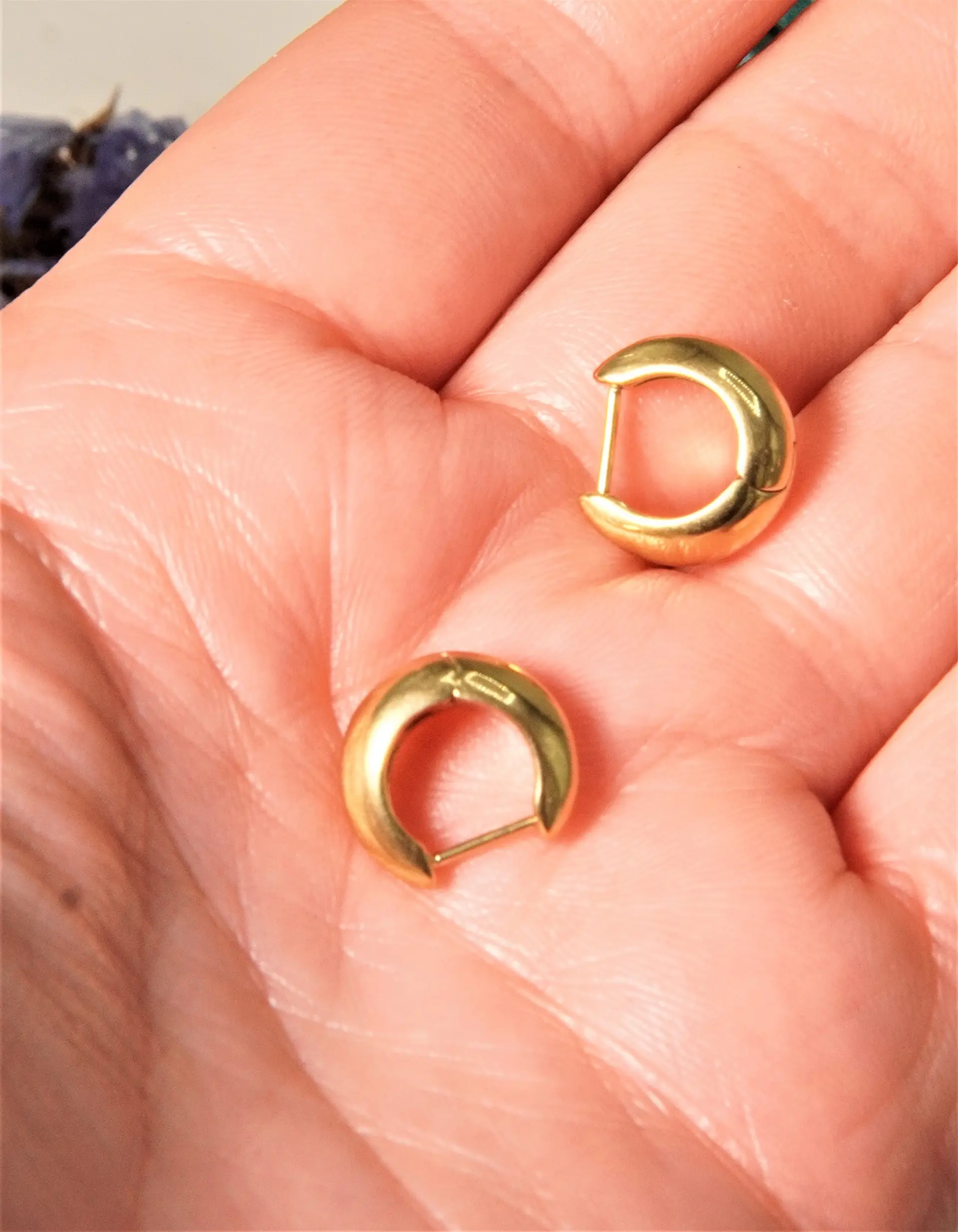 Argollas Camila chunky 20G 8MM titanio PVD oro 18 ASTM F136 4