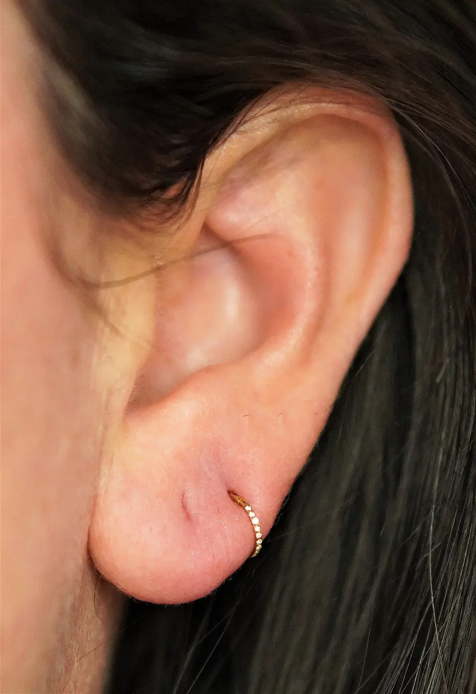 Argollas Emma 20G 6mm zirconias titanio PVD oro 18k 10
