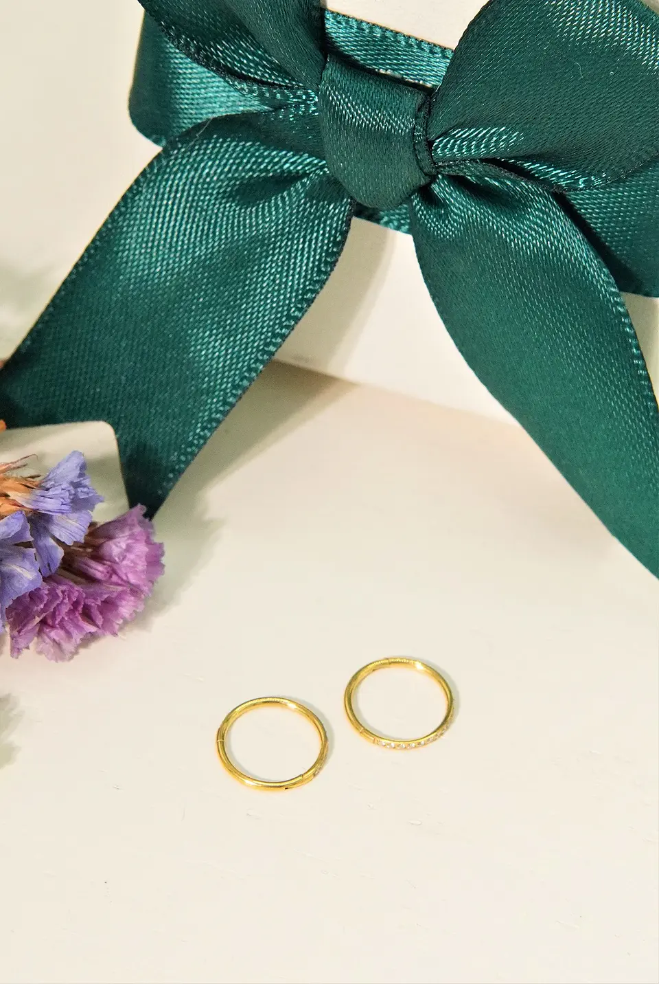 Argollas Emma 20G 8mm zirconias titanio PVD oro 18k 8