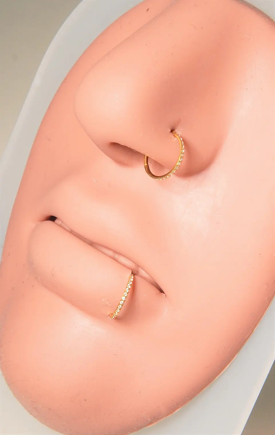 Argollas Emma 20G 8mm zirconias titanio PVD oro 18k 4