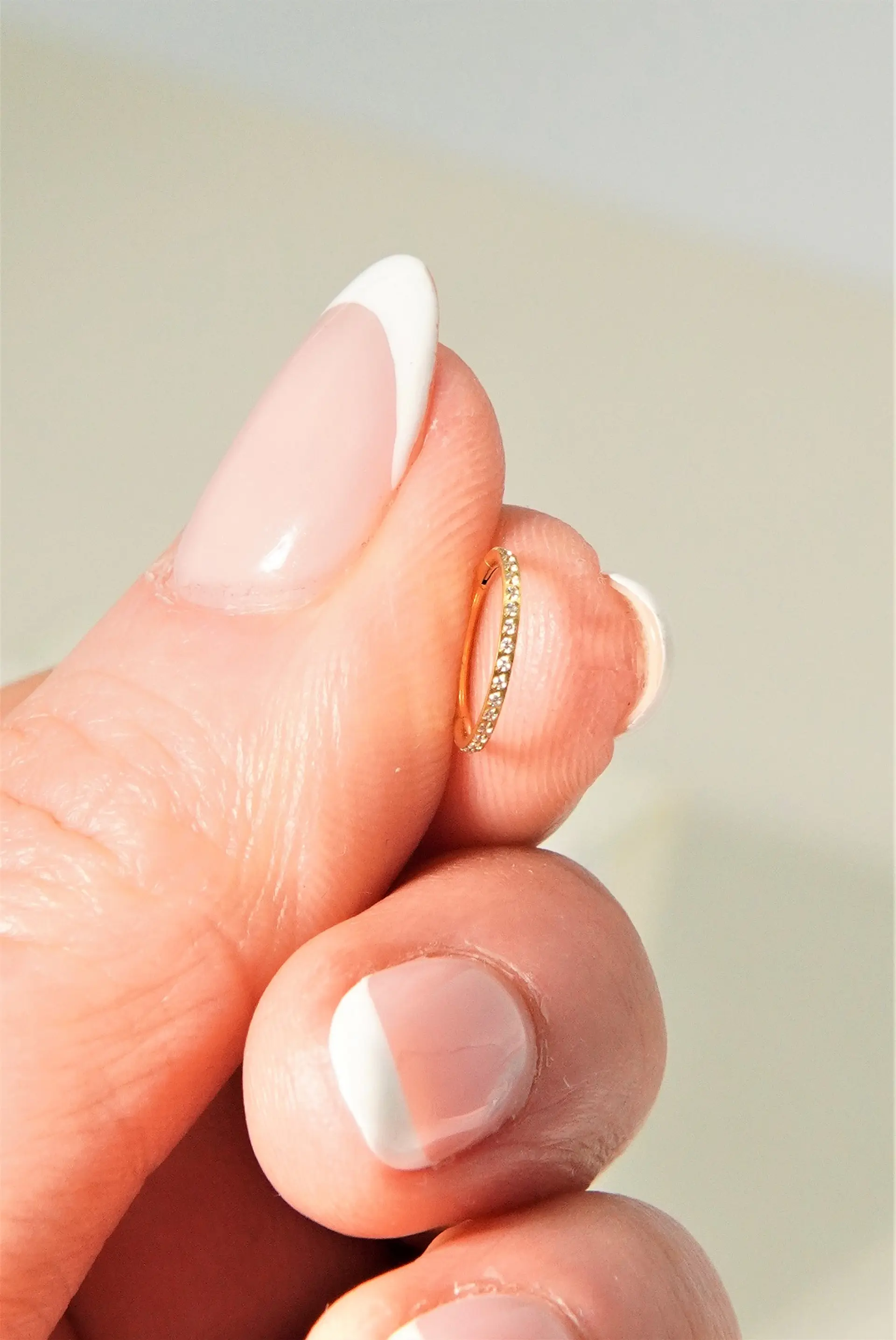 Argollas Emma 20G 8mm zirconias titanio PVD oro 18k 10