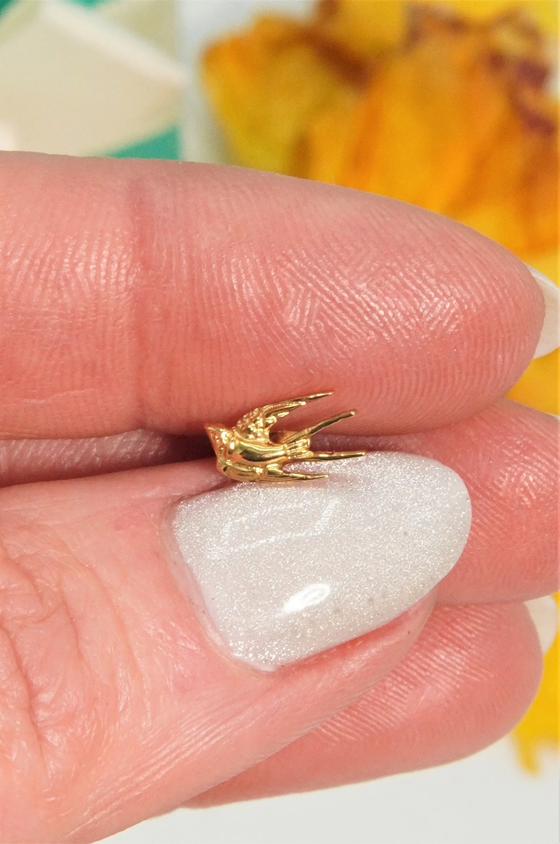 Piercing labret Golondrina 6mm 16G titanio Pvd 18K 4