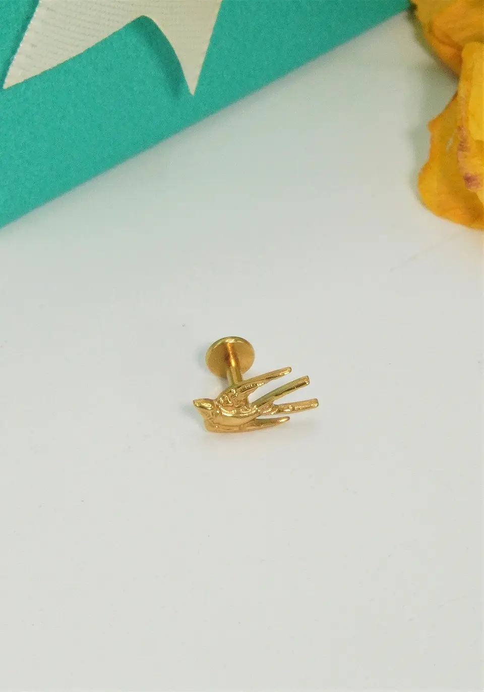 Piercing labret Golondrina 6mm 16G titanio Pvd 18K 5
