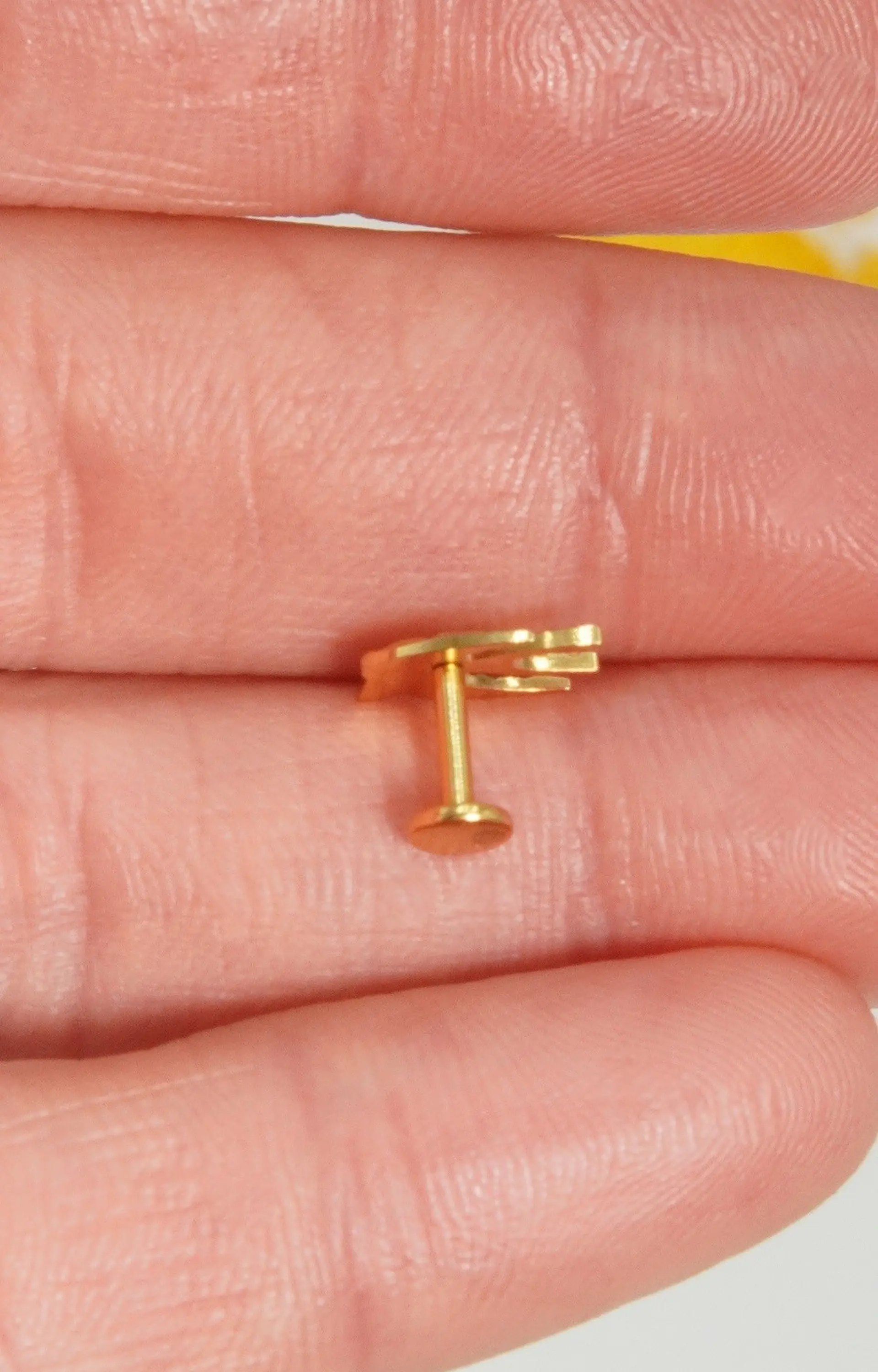 Piercing labret Golondrina 6mm 16G titanio Pvd 18K 6
