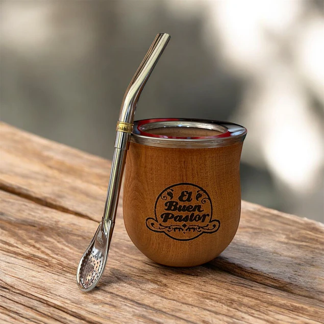 Mate Barrilito de Madera Algarrobo mas Bombilla El Buen Pastor