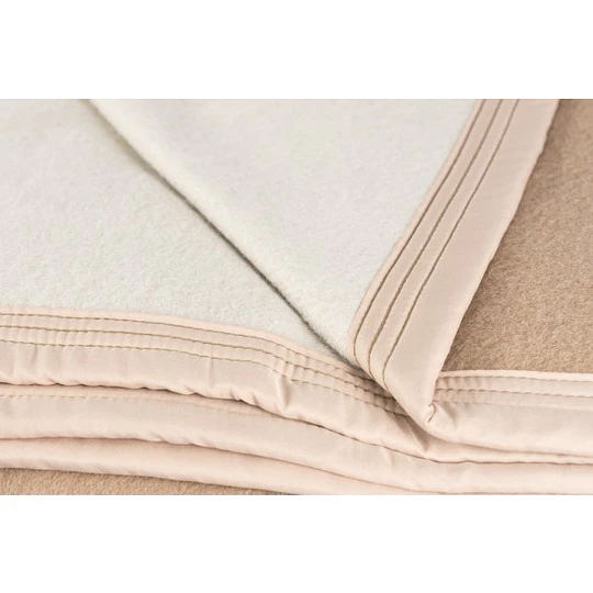 Frazada 280 X 230  96% Lana 4% acrilico beige
