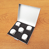 Pack de dados plateados en su caja original / Nuevos
