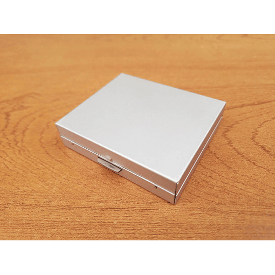 Pack de dados plateados en su caja original / Nuevos