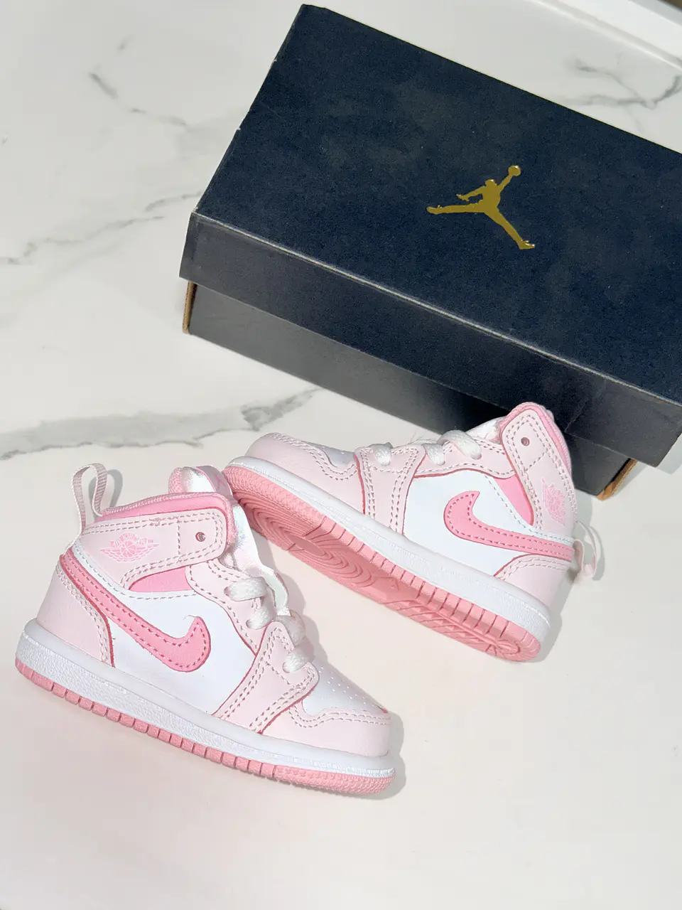 Zapatillas Jordan 1Mid (TD) Rosa 1