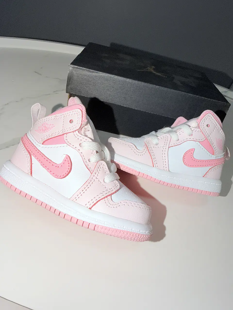 Zapatillas Jordan 1Mid (TD) Rosa 2