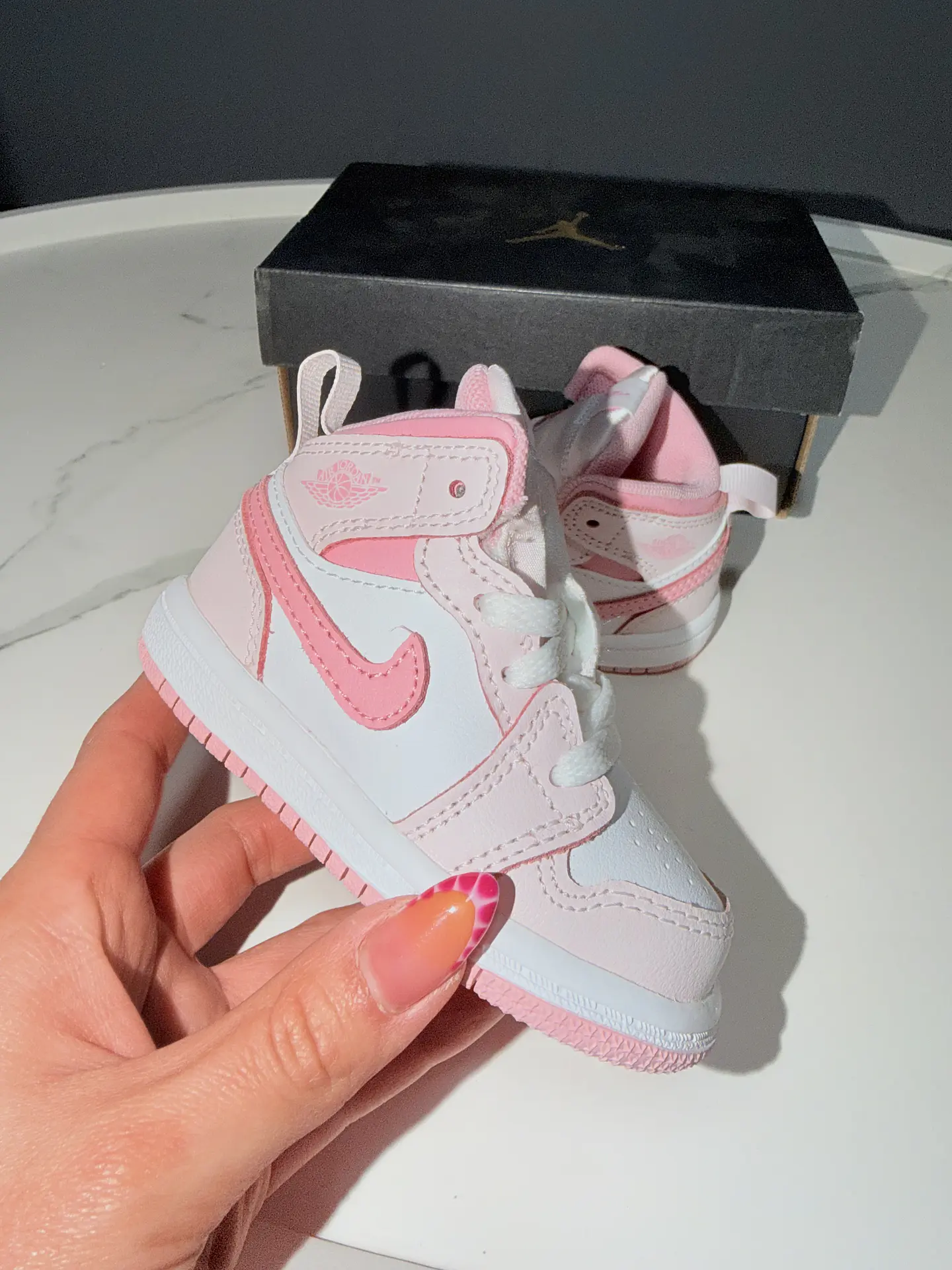 Zapatillas Jordan 1Mid (TD) Rosa 3