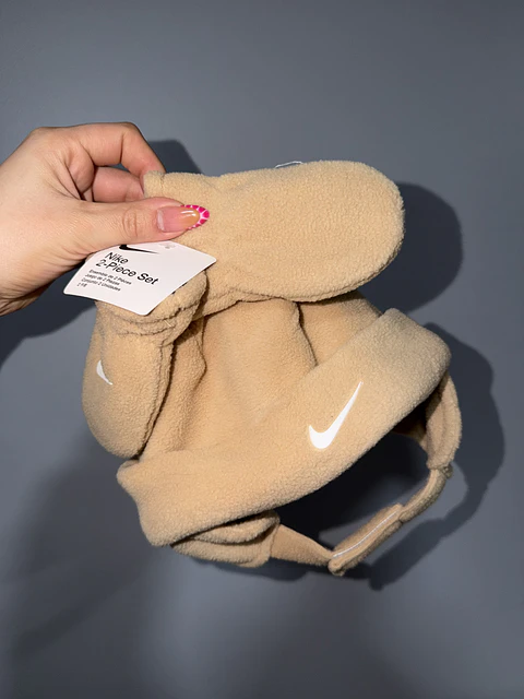 Gorro Nike Polar Café + Mitones