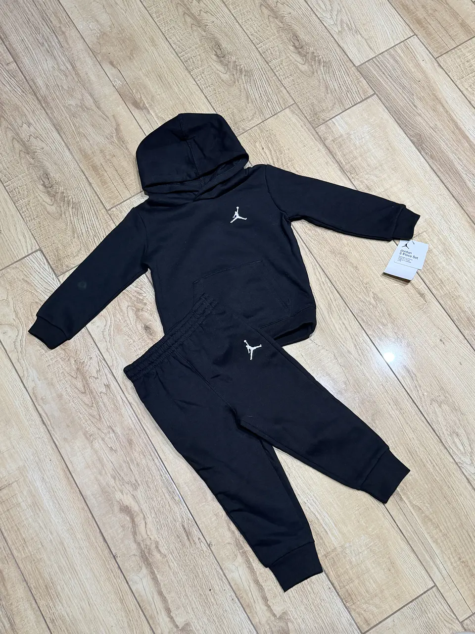 Conjunto Jordan Negro con Capucha para Niño 2