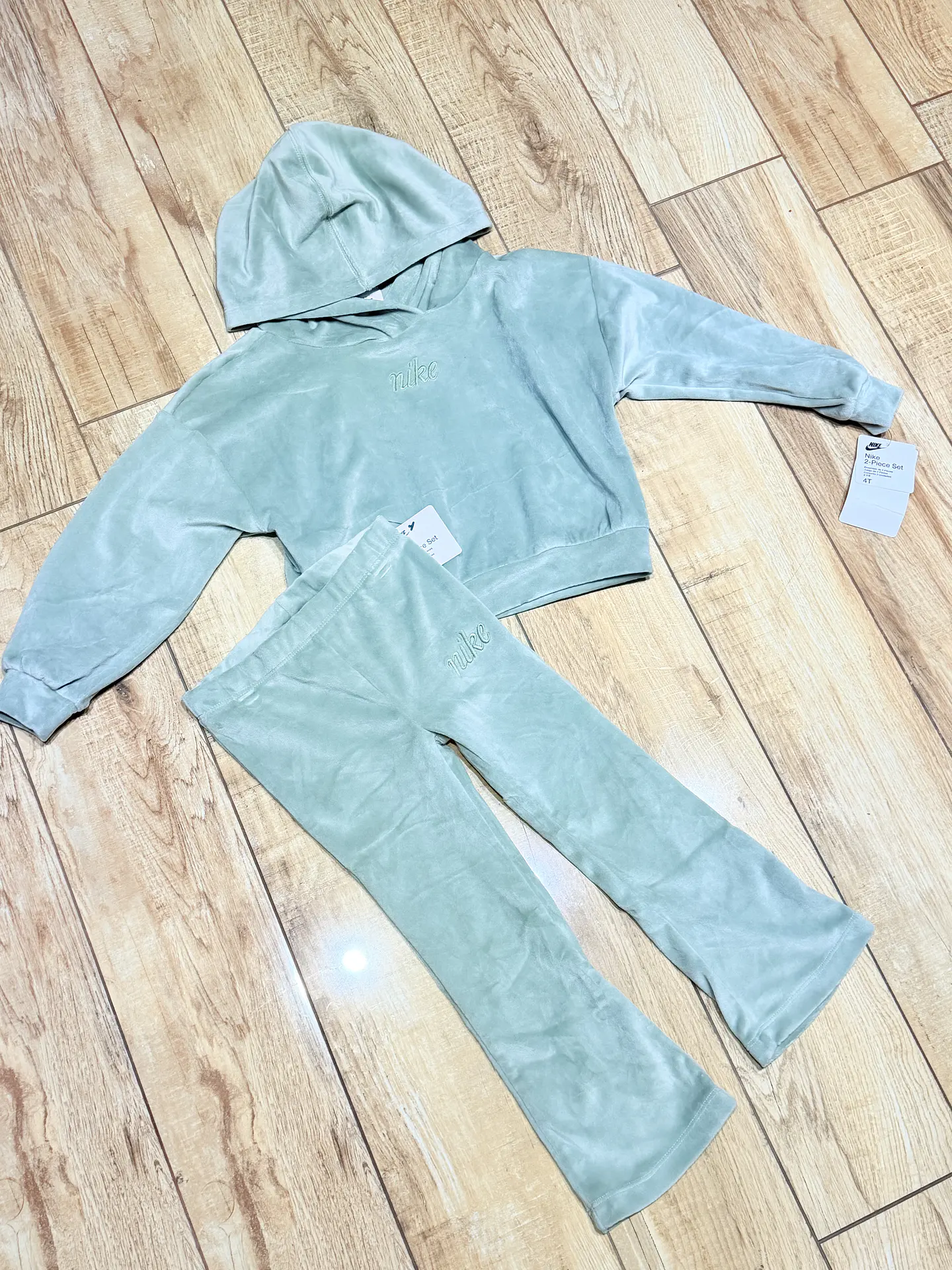 Conjunto Nike Velour Verde Agua con Capucha – Niña 2