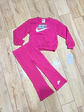 Conjunto Nike Niña Fucsia – 2 Piezas - Miniatura 2