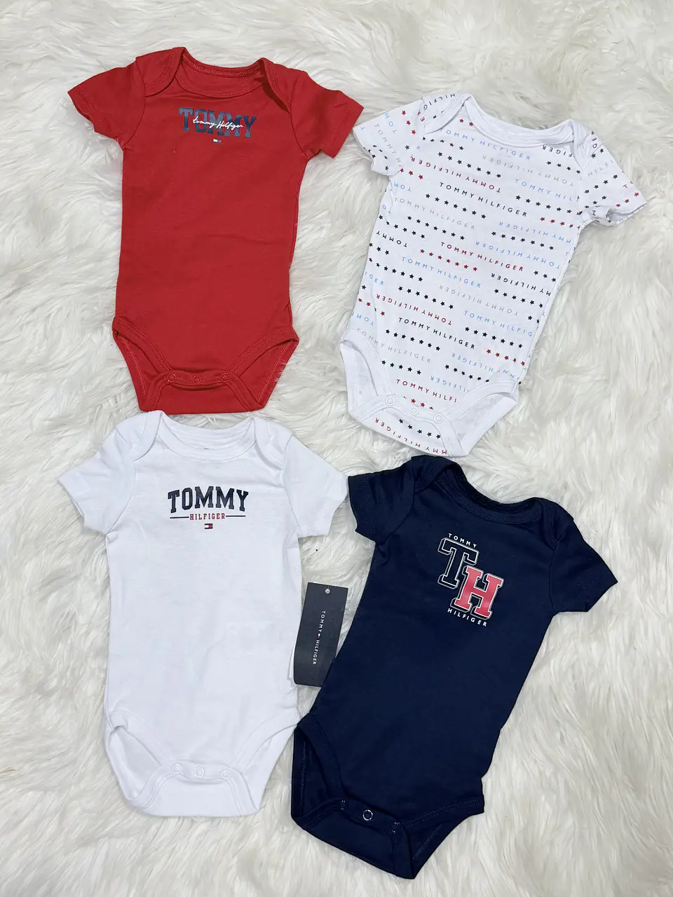 Set 4 Bodys Tommy Bebé 2