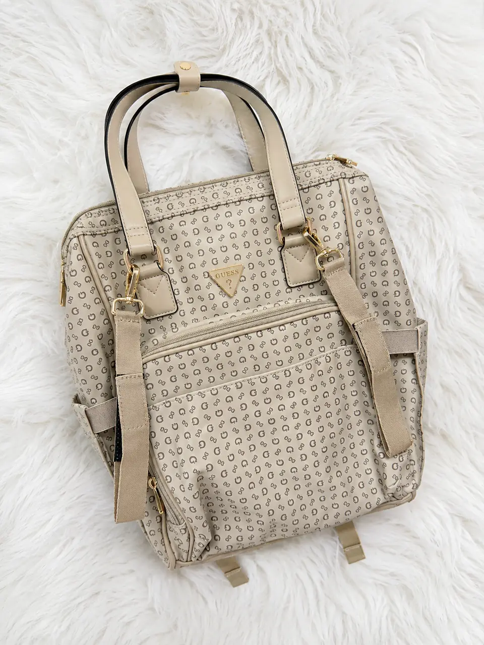Mochila Pañalera GUESS 1