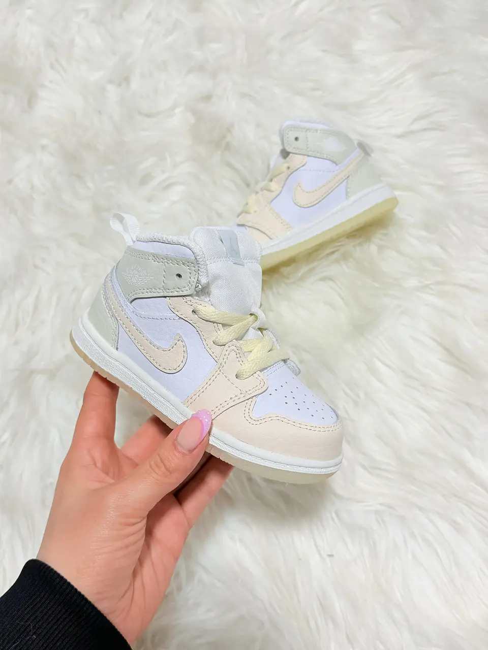 Jordan 1Mid 1