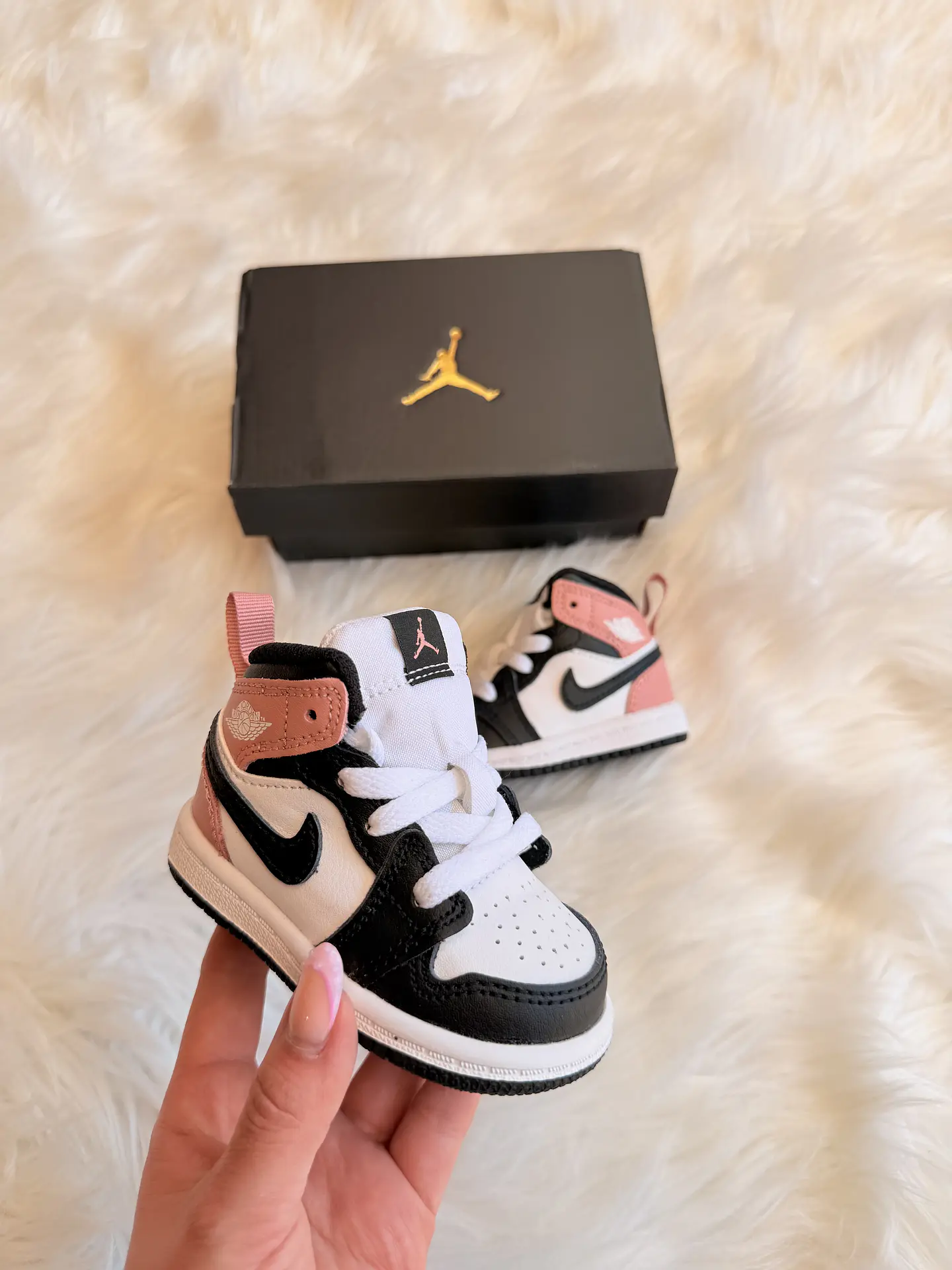 Jordan 1Mid 1
