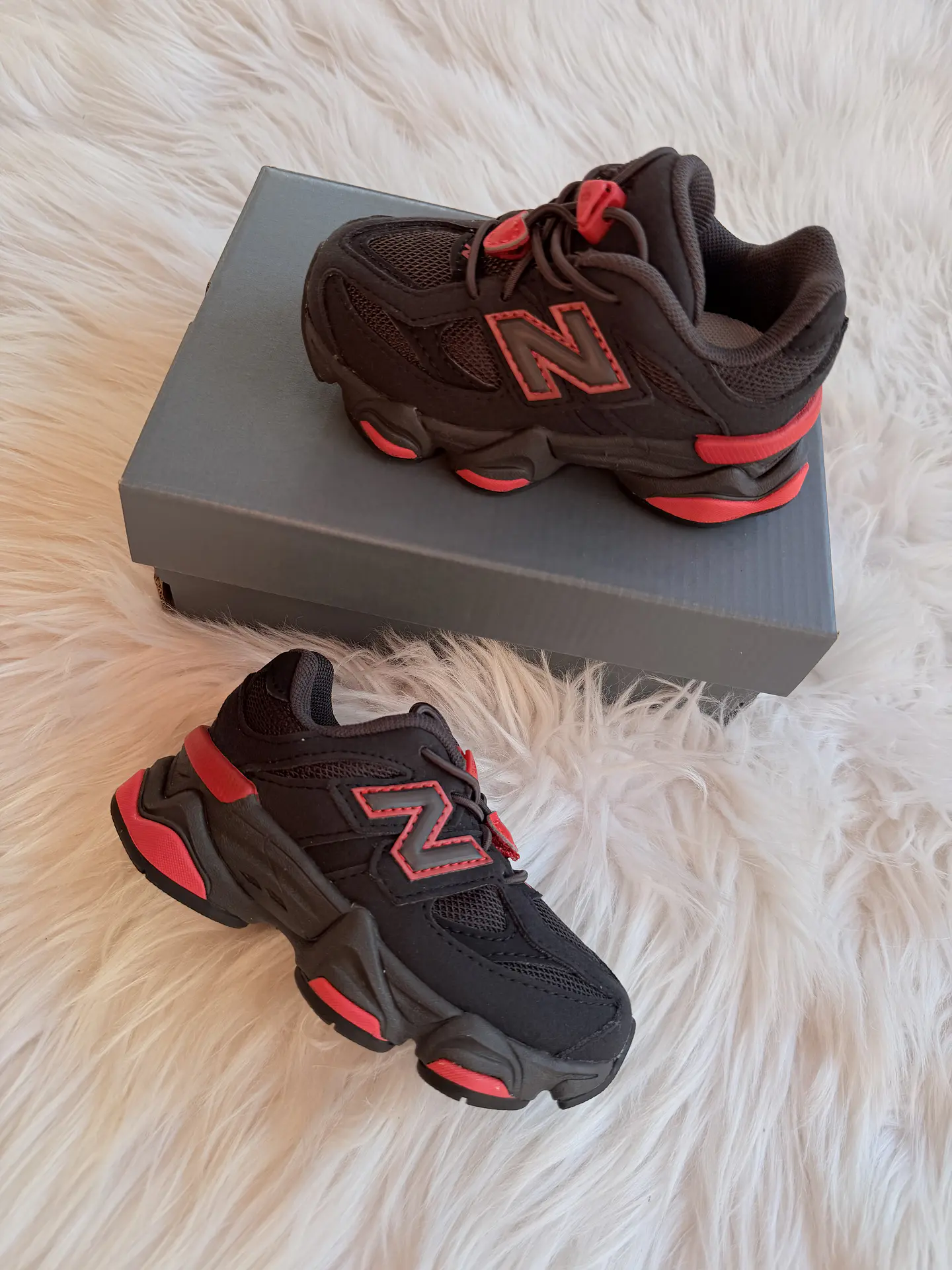 New balance 9060 - Negra Rojo 3