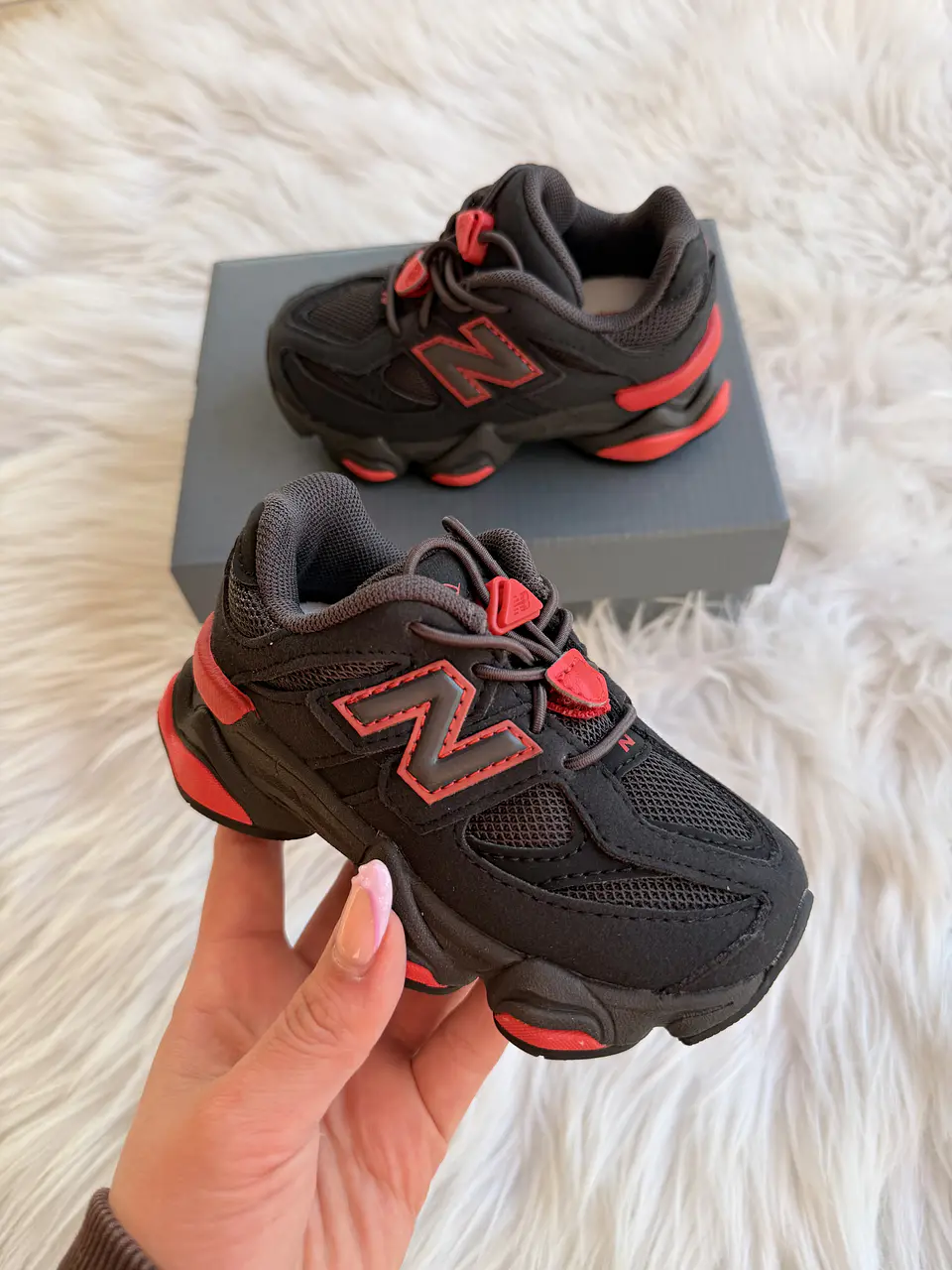 New balance 9060 - Negra Rojo 2